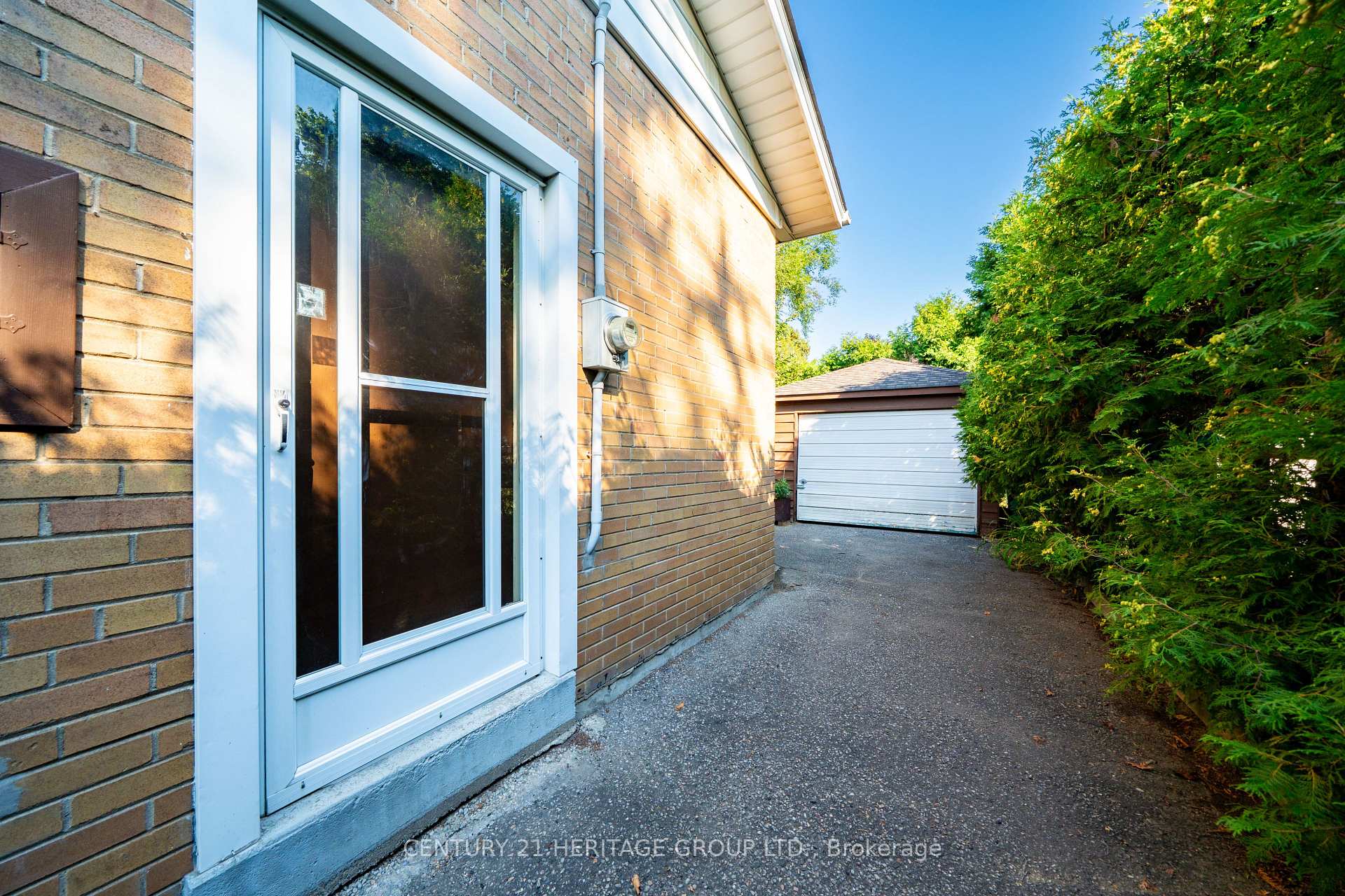Photo 37 of 417 Paliser Crescent S, Richmond Hill, Harding — HOMEH