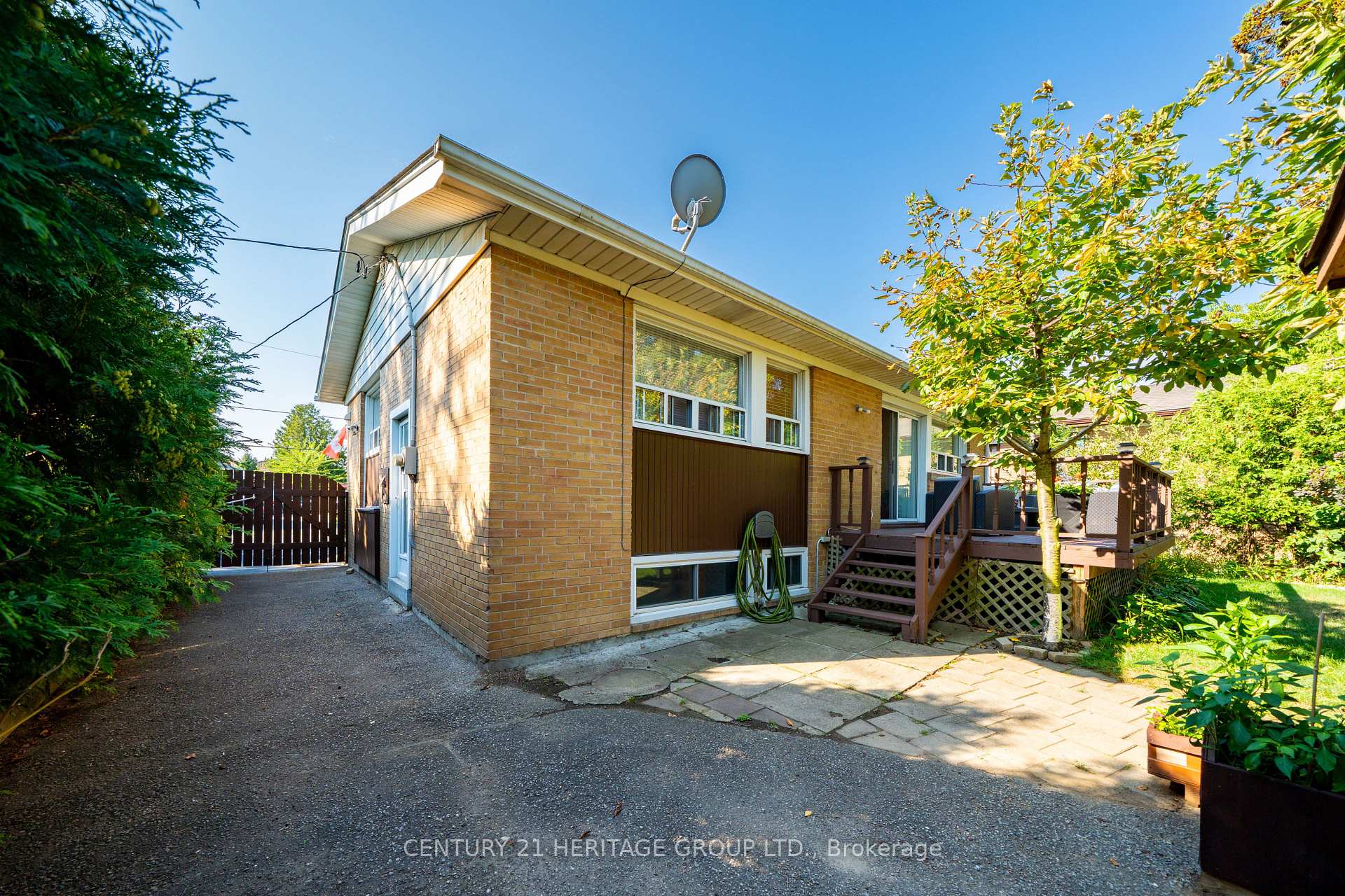 Photo 38 of 417 Paliser Crescent S, Richmond Hill, Harding — HOMEH