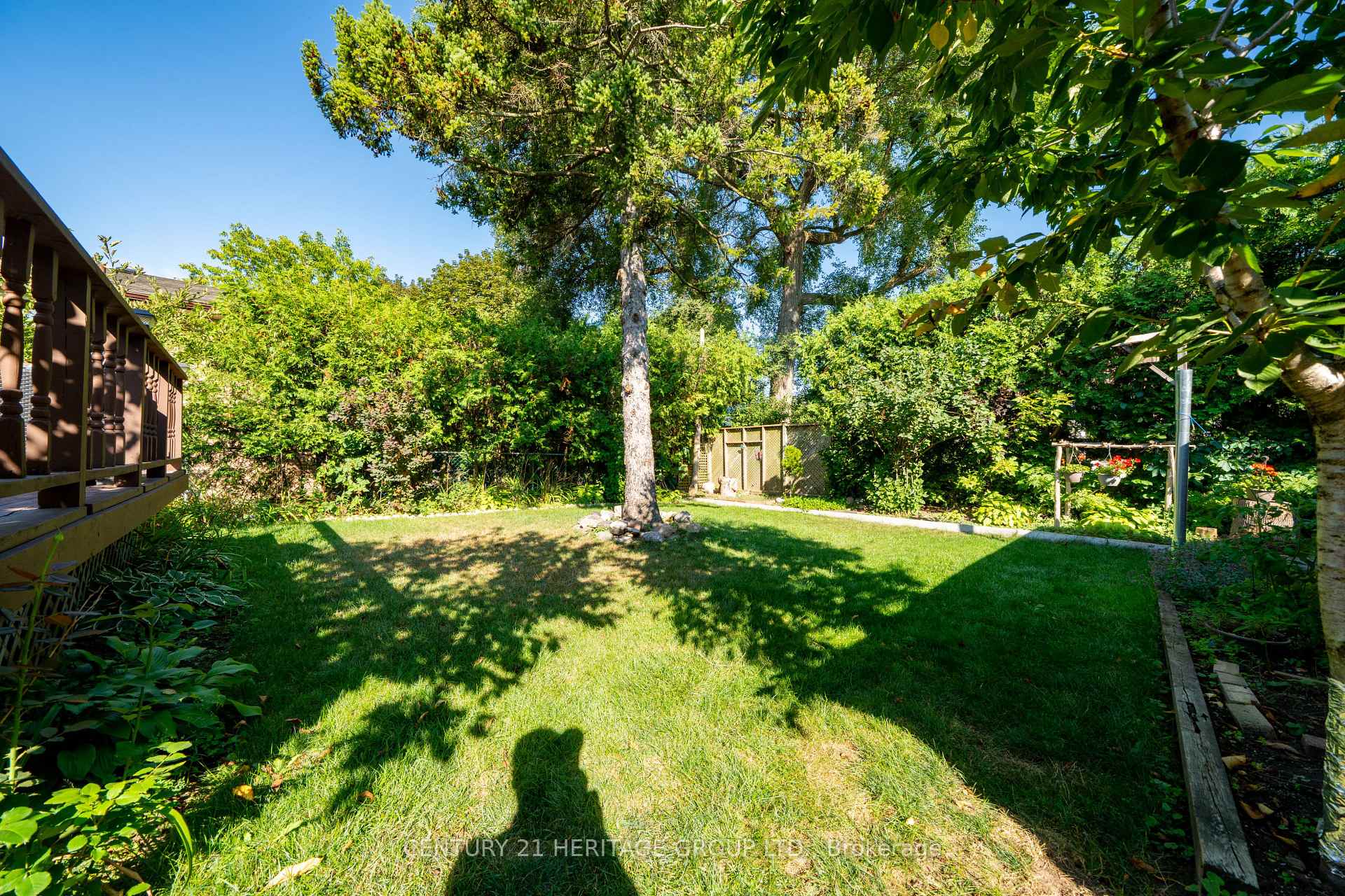 Photo 40 of 417 Paliser Crescent S, Richmond Hill, Harding — HOMEH