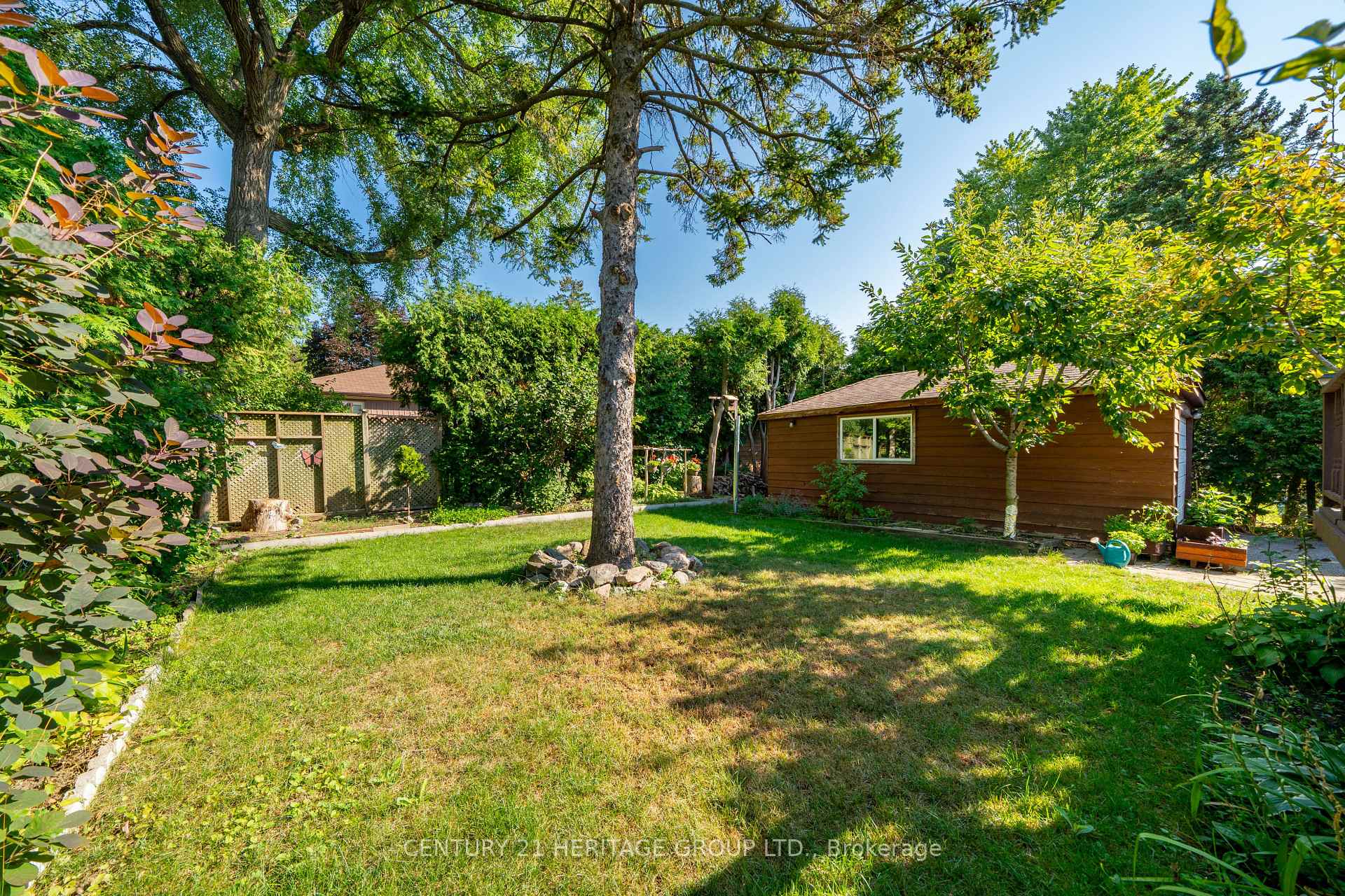 Photo 41 of 417 Paliser Crescent S, Richmond Hill, Harding — HOMEH