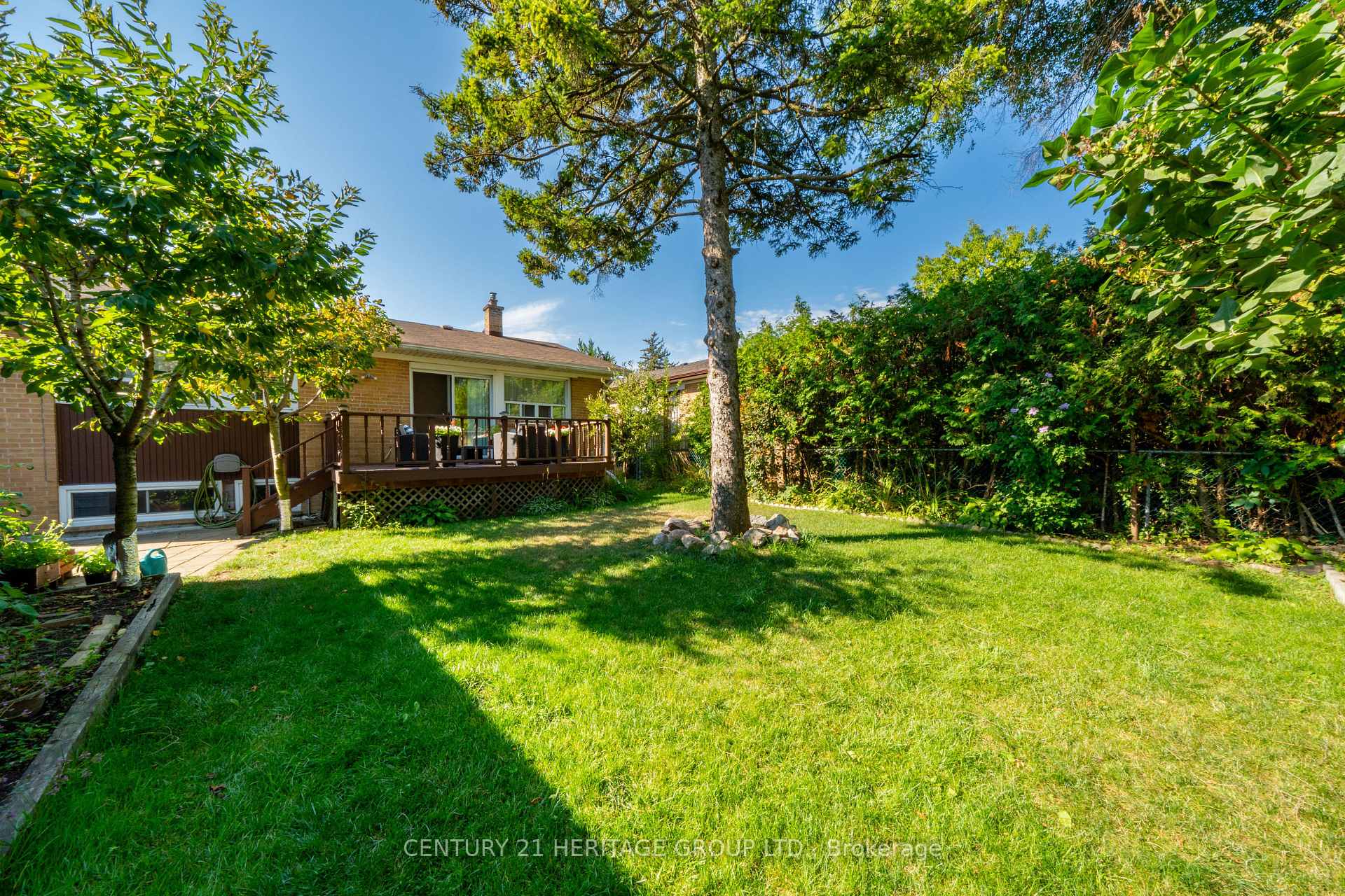Photo 43 of 417 Paliser Crescent S, Richmond Hill, Harding — HOMEH