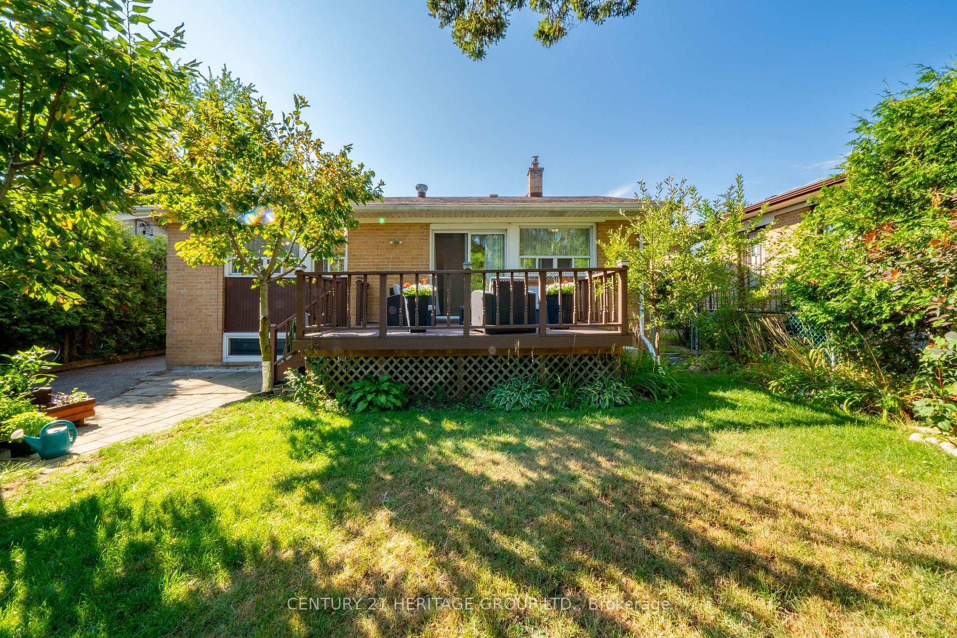 Photo 44 of 417 Paliser Crescent S, Richmond Hill, Harding — HOMEH