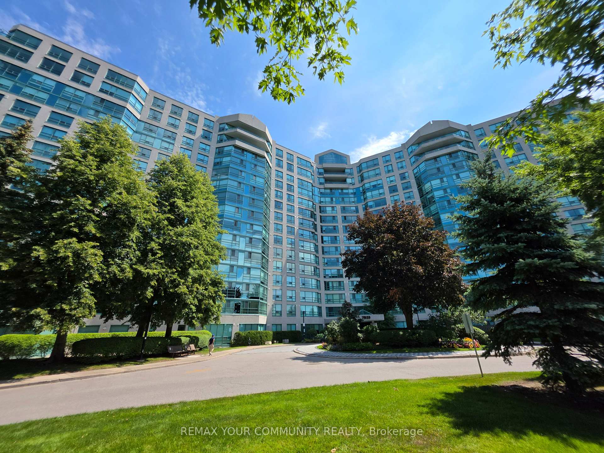 Front of Unit 726, 7825 Bayview Avenue