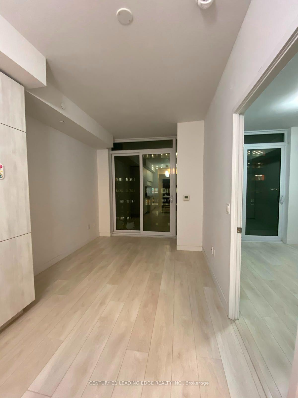 Photo 6 of Unit 2204, 8 Eglington Avenue E, Toronto, Mount Pleasant West — HOMEH