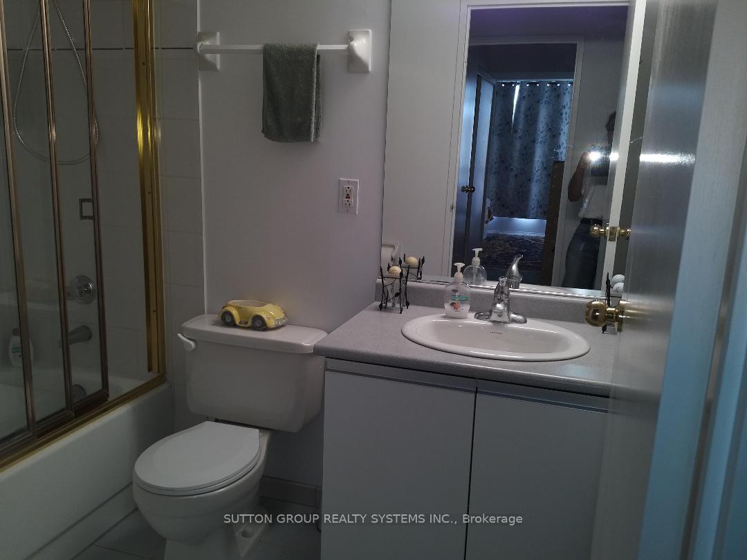 Photo 33 of Unit 1610, 3 Rowntree Road, Etobicoke, Mount Olive-Silverstone-Jamestown — HOMEH