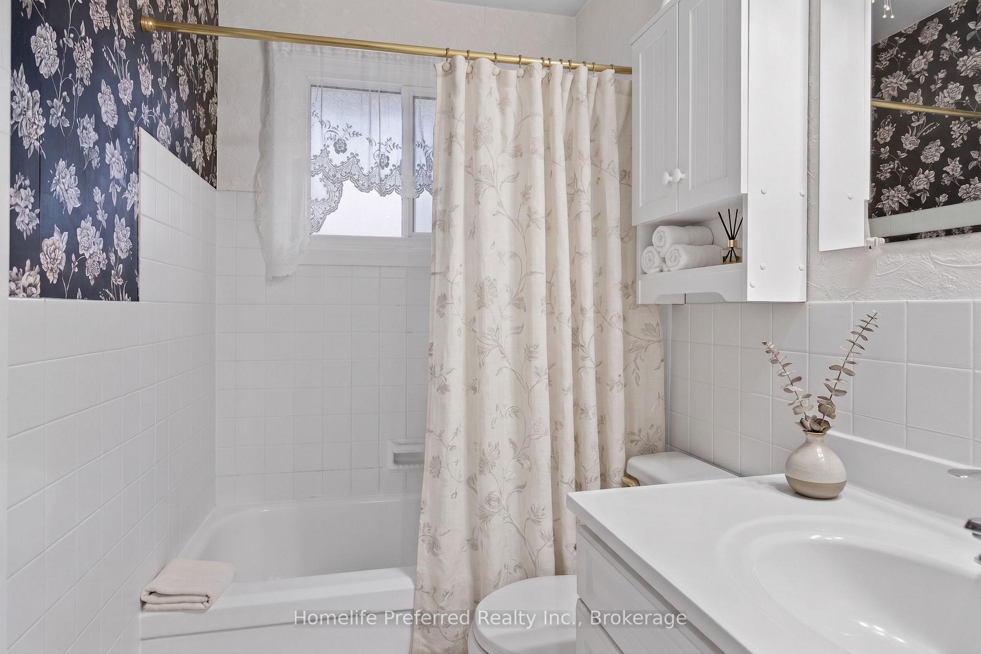 Photo 12 of 893 Cumberland Avenue, Peterborough, Northcrest Ward 5 — HOMEH