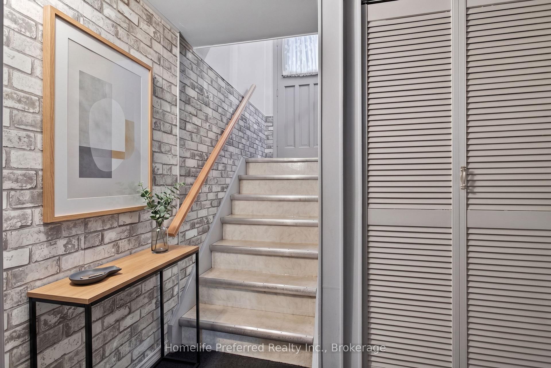 Photo 18 of 893 Cumberland Avenue, Peterborough, Northcrest Ward 5 — HOMEH