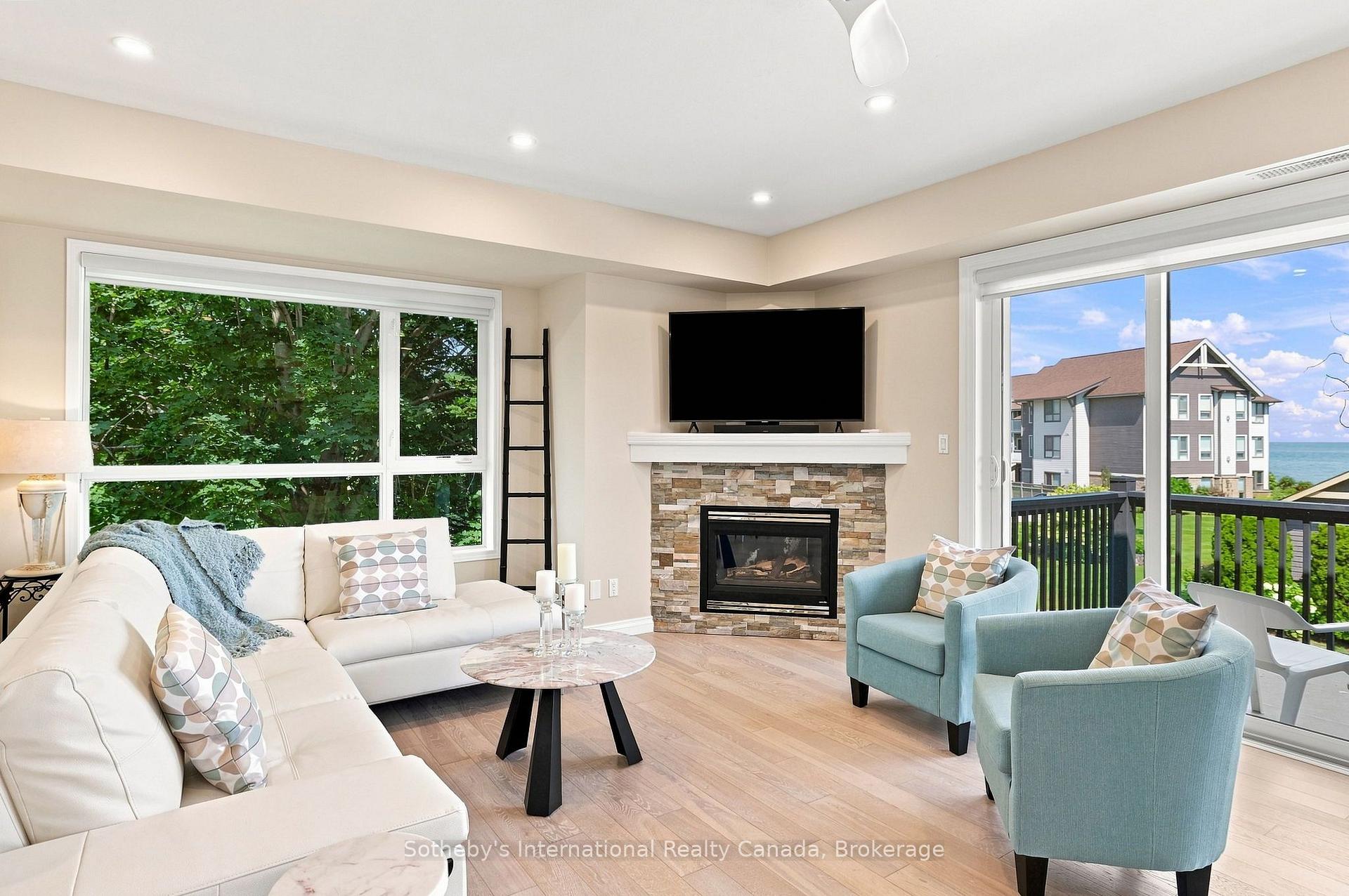 Photo 13 of 464 Mariners Way, Collingwood — HOMEH