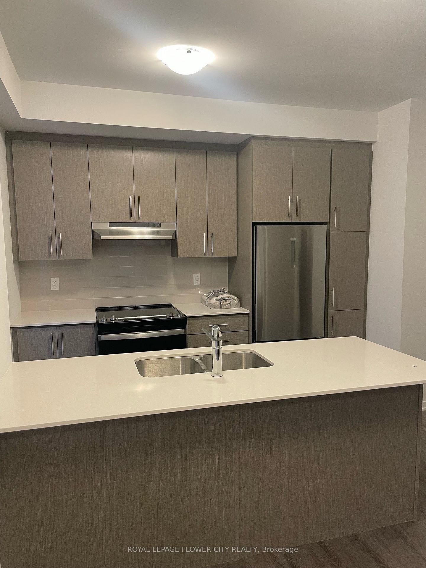 Photo 3 of Unit 120, 40 William Jacksn Way, Etobicoke, New Toronto — HOMEH