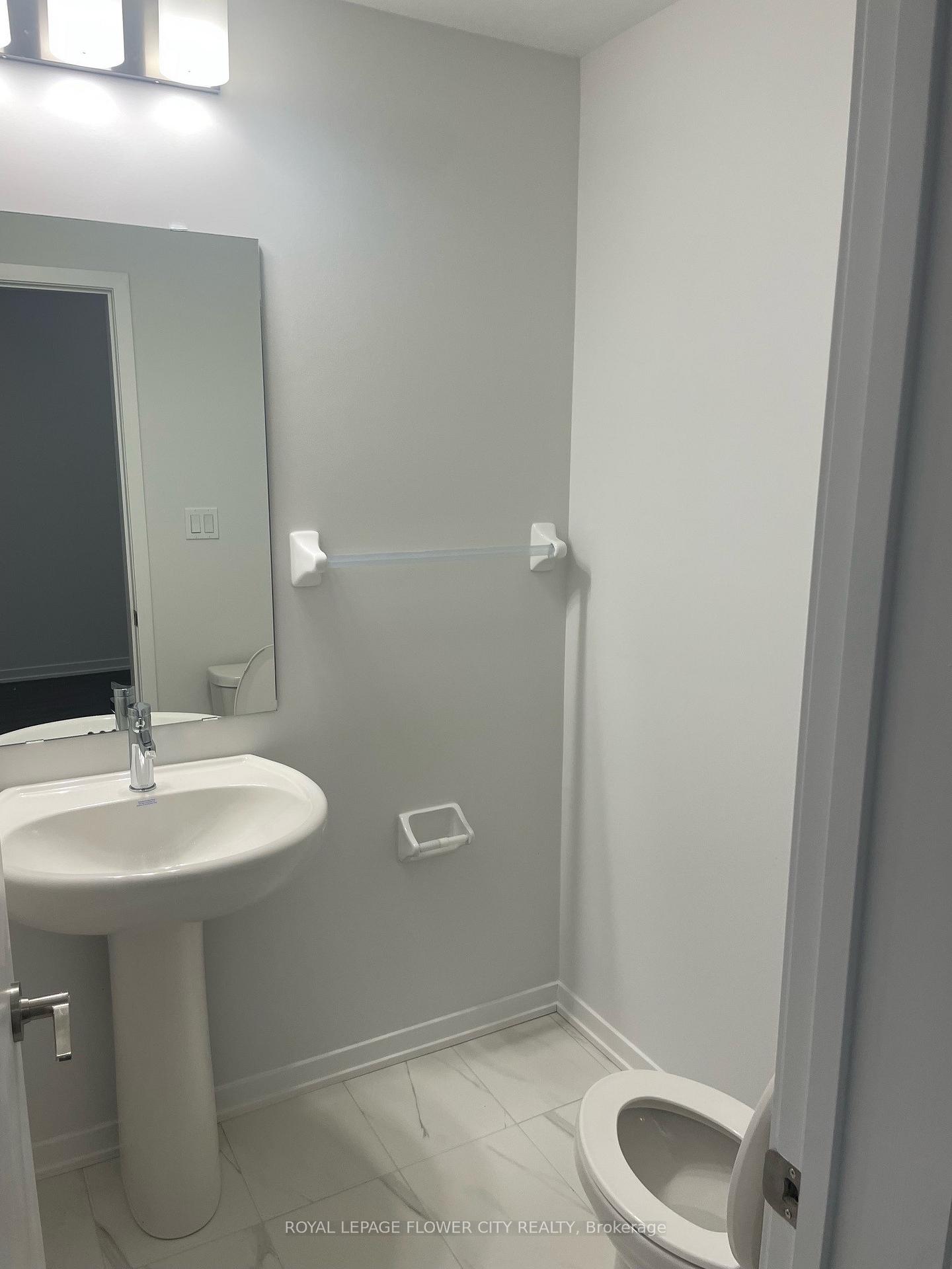 Photo 4 of Unit 120, 40 William Jacksn Way, Etobicoke, New Toronto — HOMEH