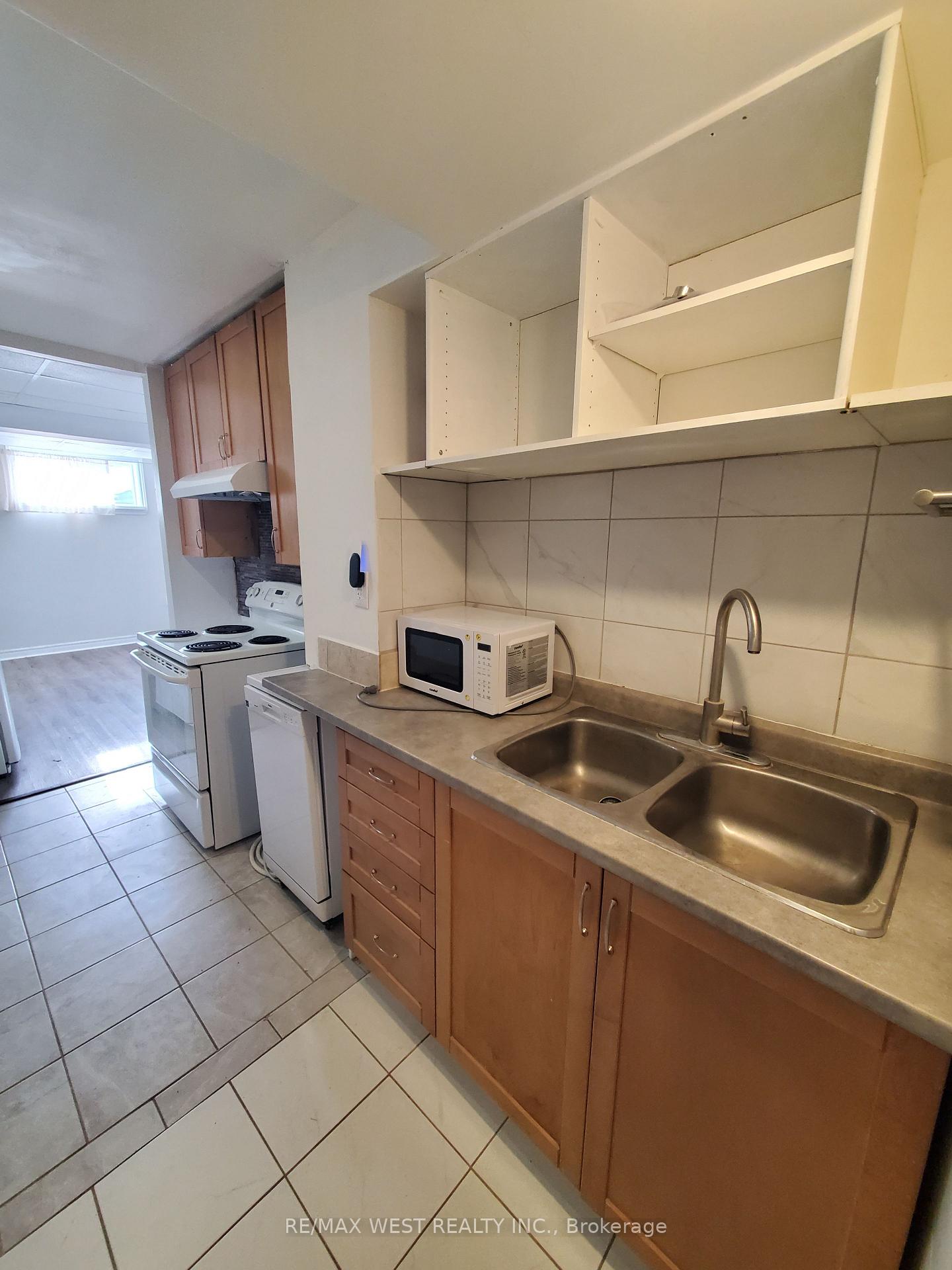 Photo 2 of Unit 3, 369 Georgian Drive, Barrie, Georgian Drive — HOMEH