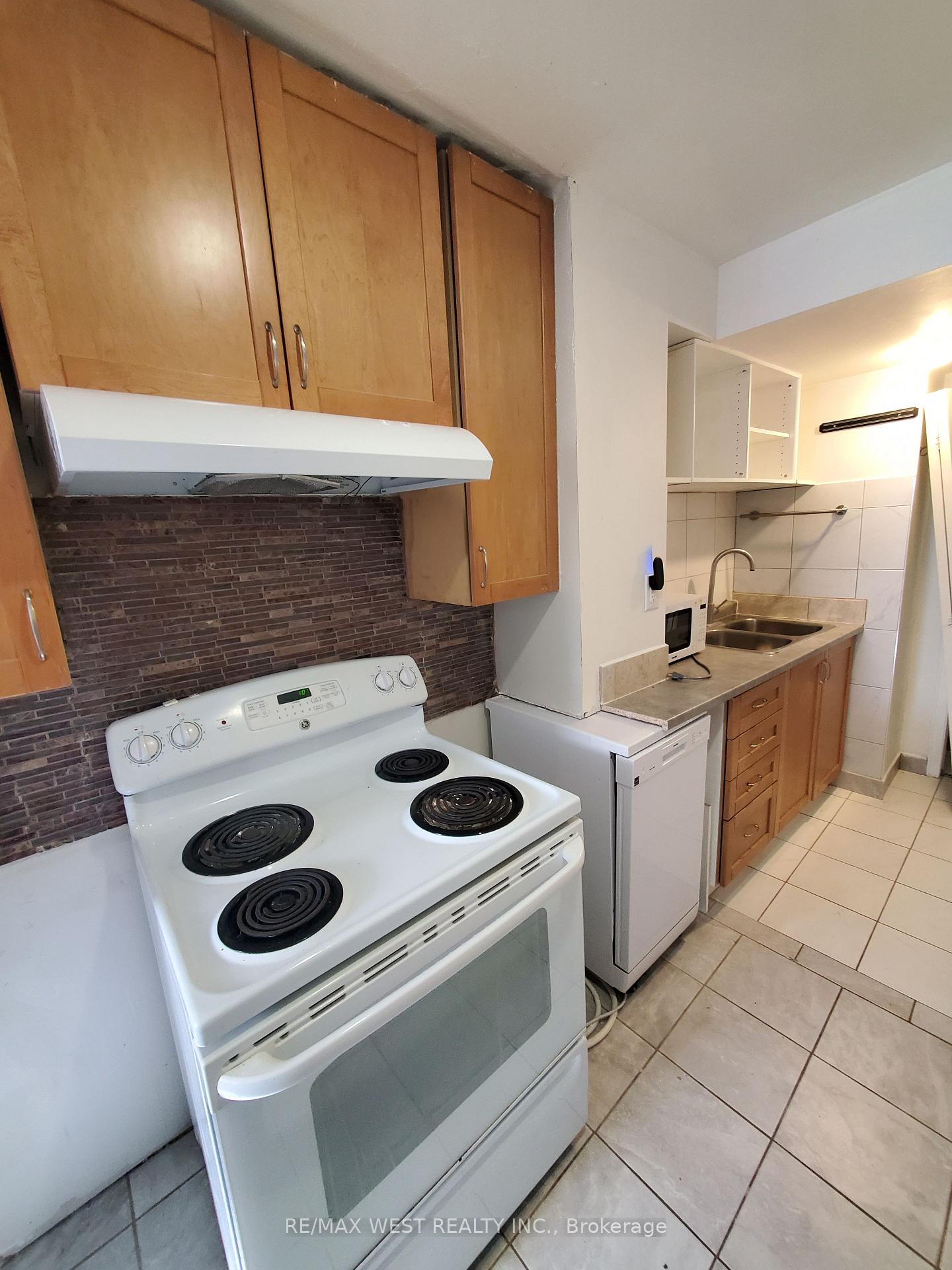 Photo 4 of Unit 3, 369 Georgian Drive, Barrie, Georgian Drive — HOMEH