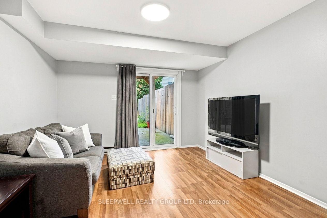 Photo 12 of 21 Kedgewick Court, Ottawa, Tanglewood — HOMEH
