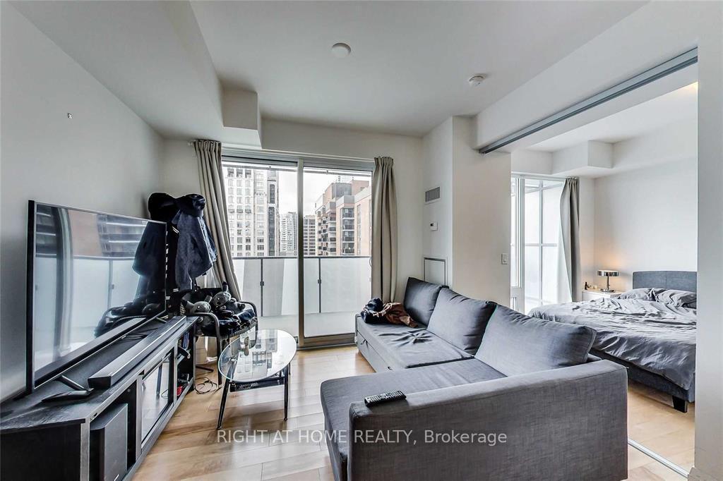 Photo 4 of Unit 1608, 65 St Mary Street, Toronto, Bay Street Corridor — HOMEH