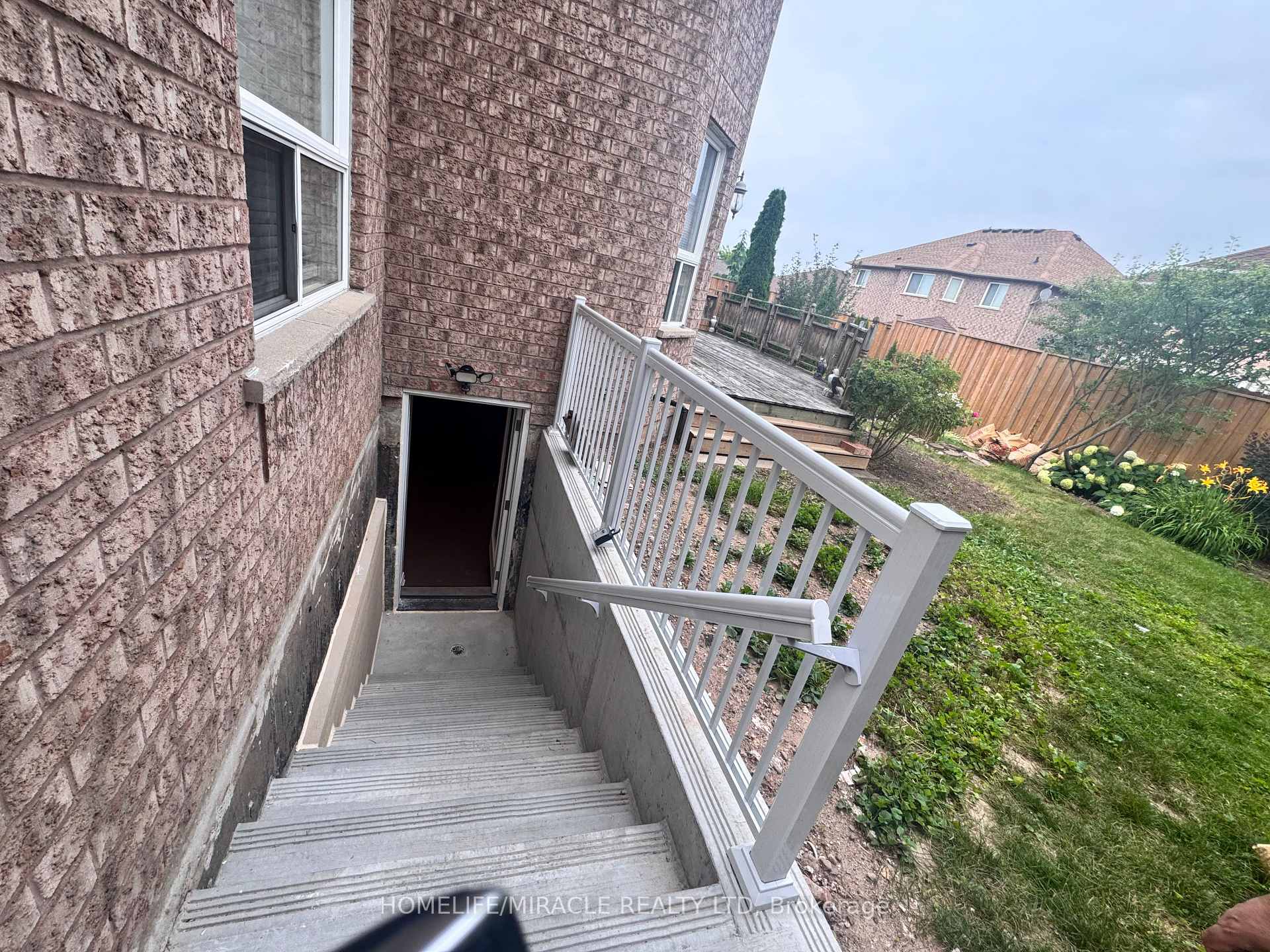 Photo 2 of 14 Berton Boulevard, Halton Hills, Georgetown — HOMEH