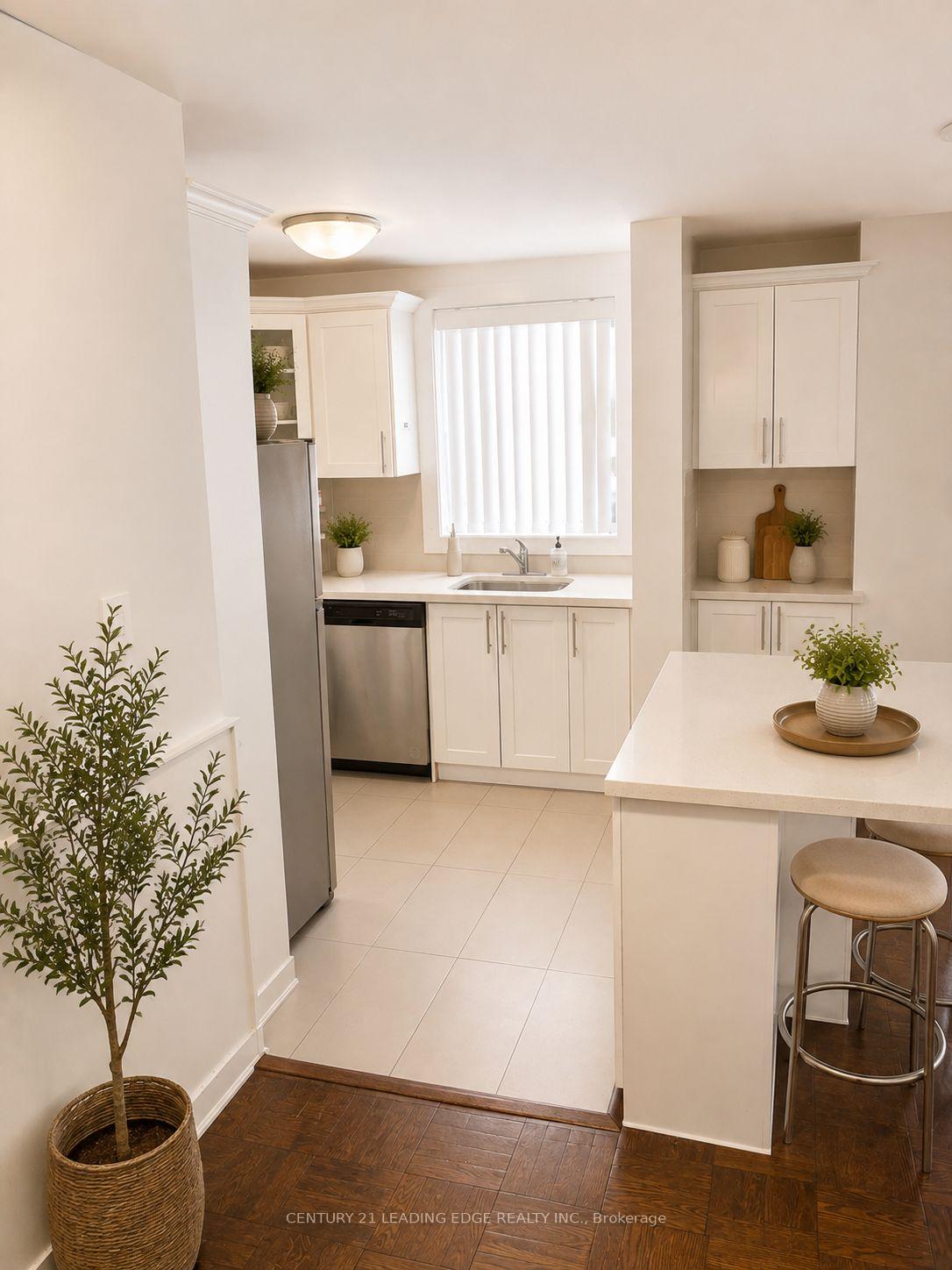 Photo 3 of Unit 112, 103 Avenue Road, Toronto, The Annex — HOMEH