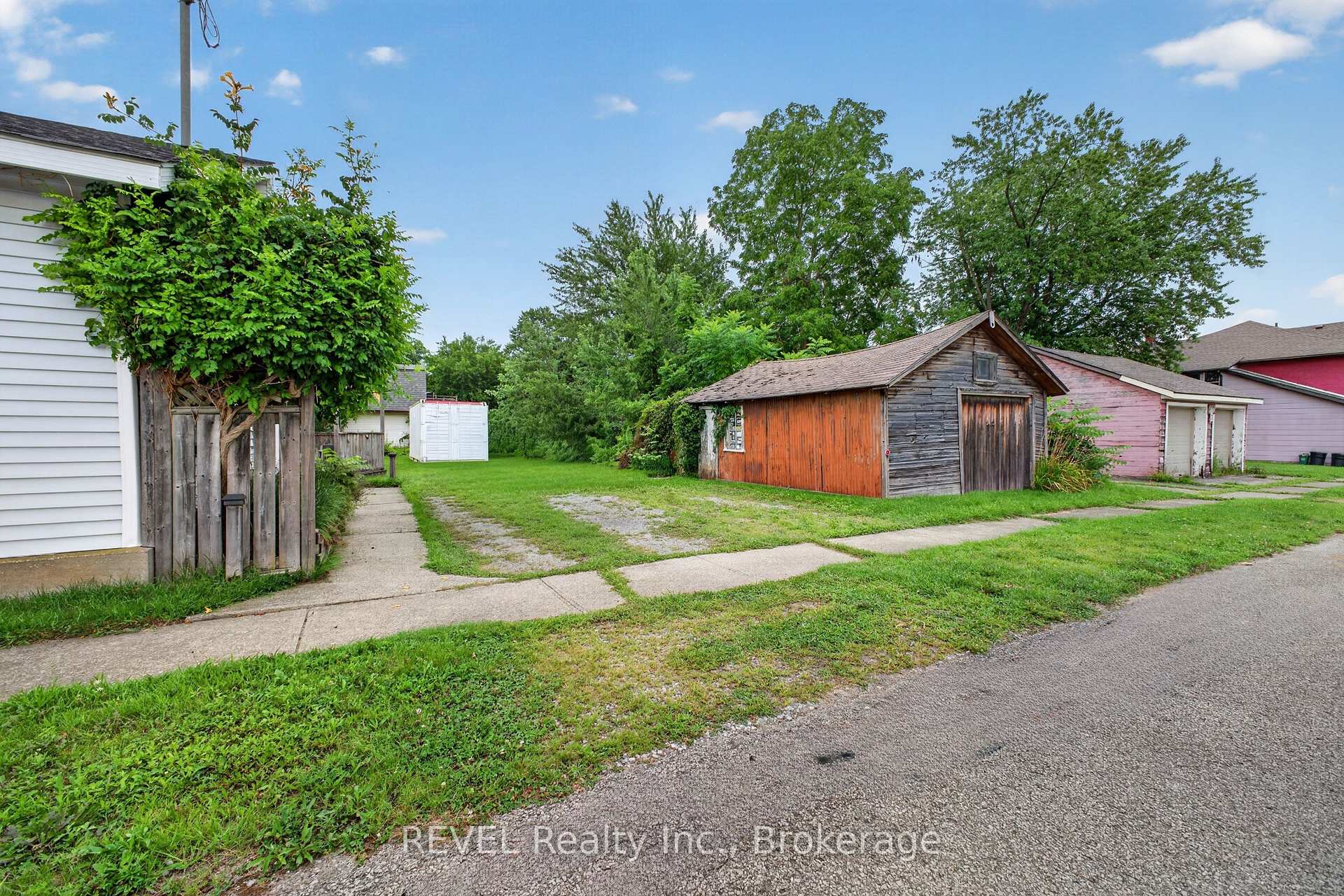 Photo 8 of 3976 Chippawa Parkway, Niagara Falls, Chippawa — HOMEH