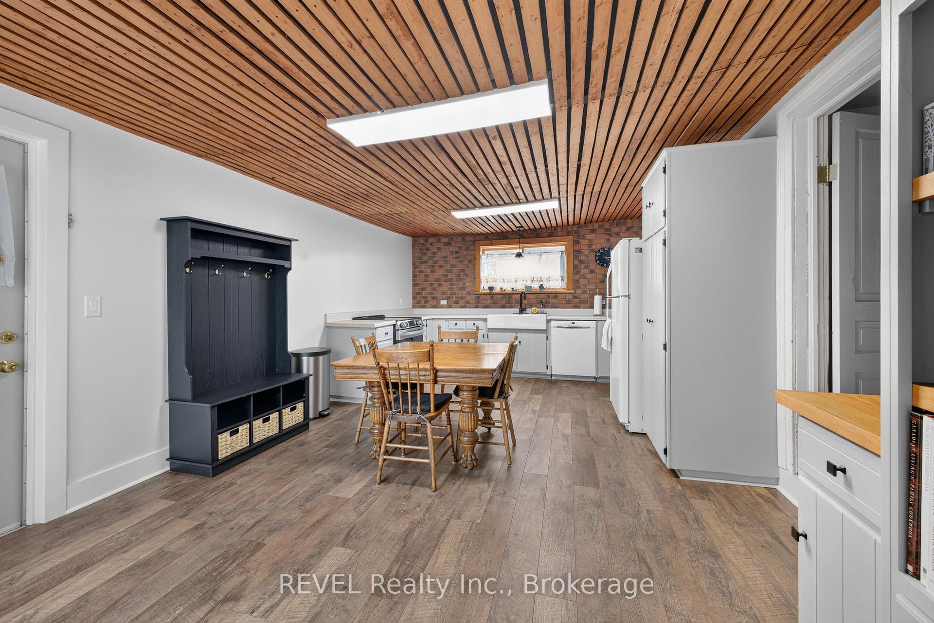 Photo 12 of 3976 Chippawa Parkway, Niagara Falls, Chippawa — HOMEH