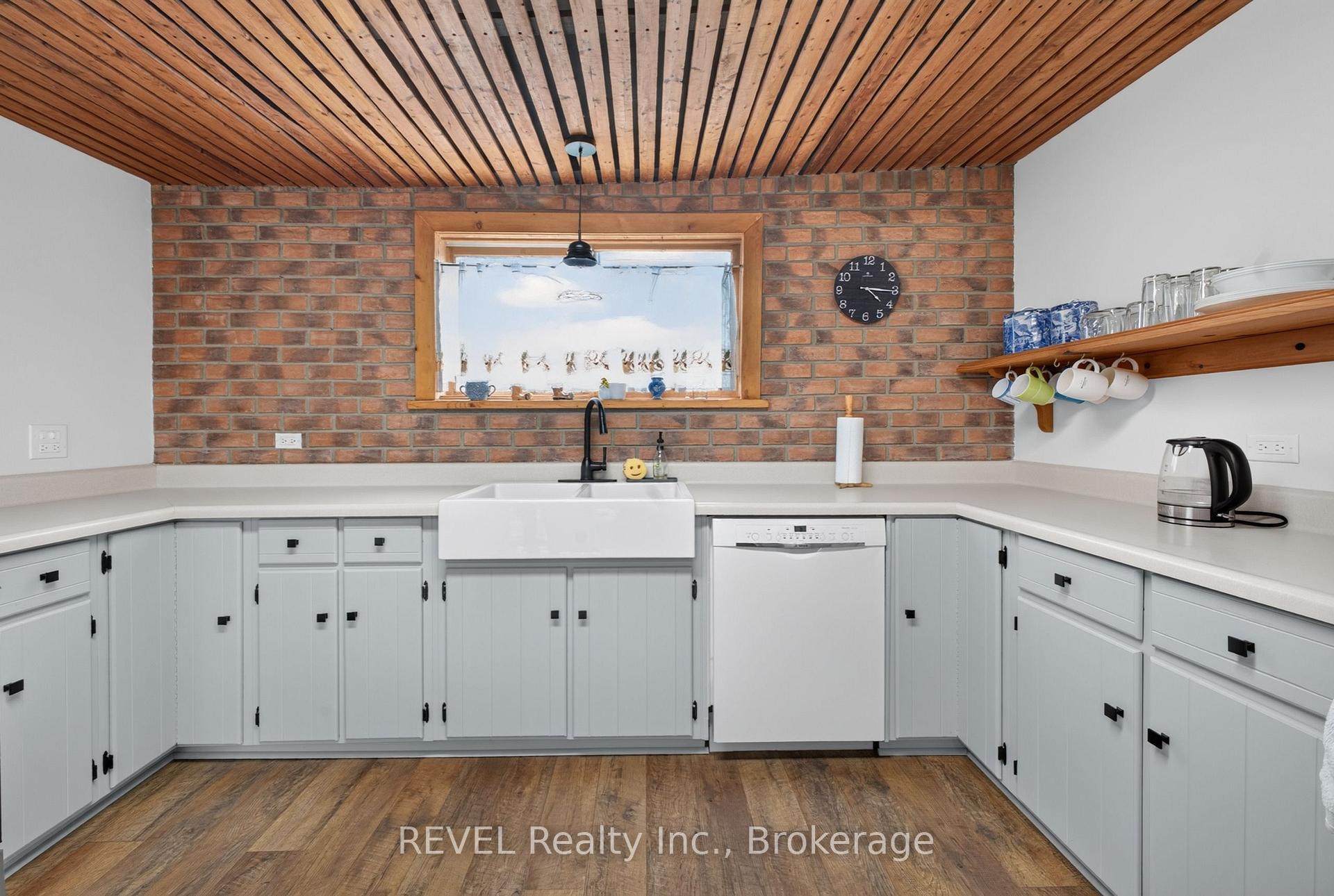 Photo 13 of 3976 Chippawa Parkway, Niagara Falls, Chippawa — HOMEH