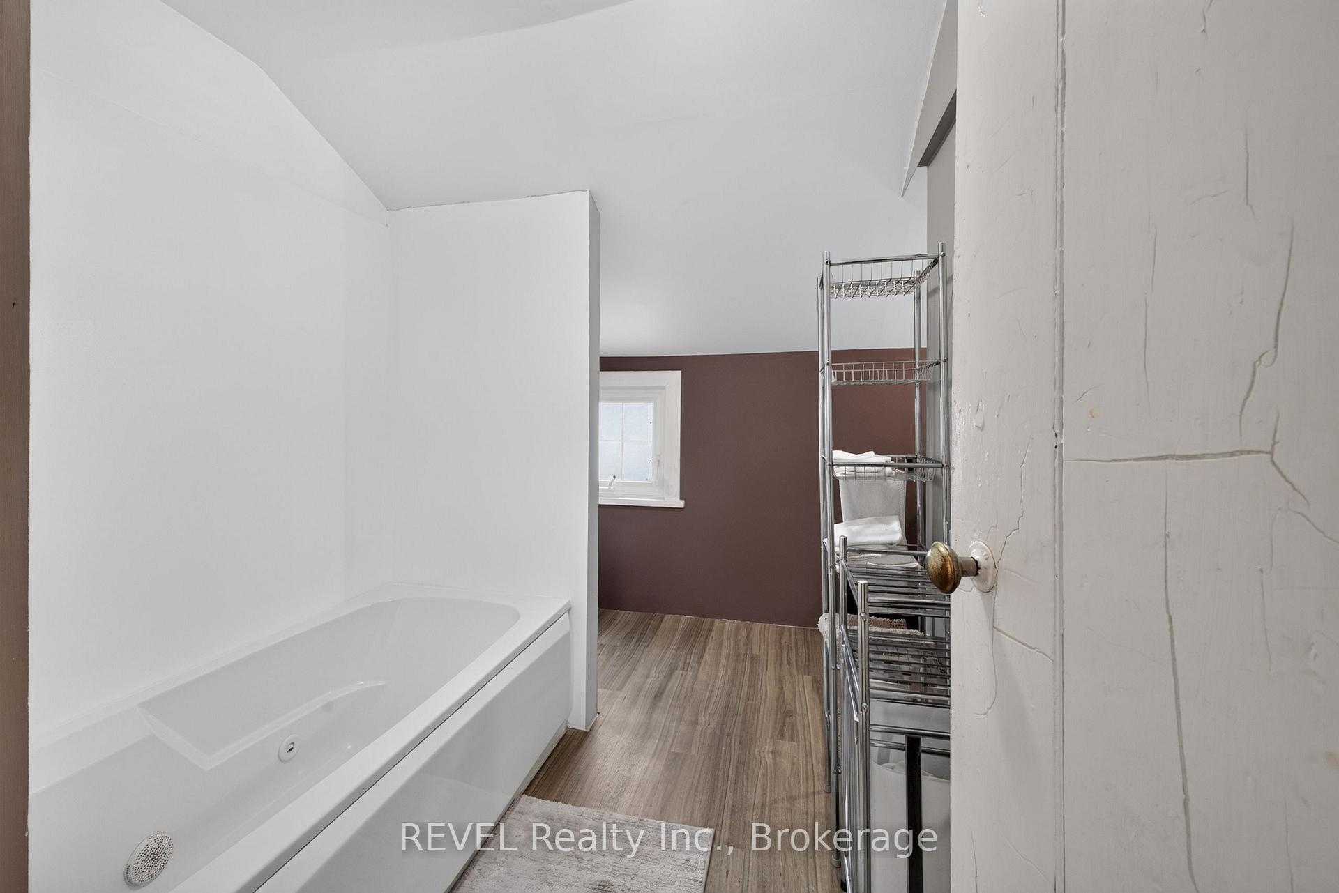 Photo 20 of 3976 Chippawa Parkway, Niagara Falls, Chippawa — HOMEH