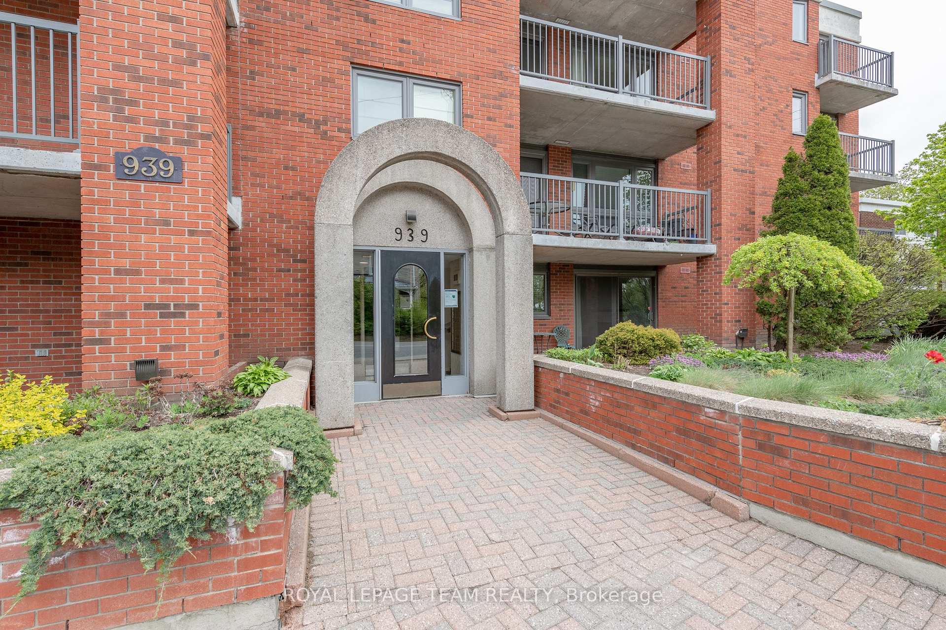 Photo 2 of Unit 105, 939 North River Road, Ottawa, Overbrook — HOMEH