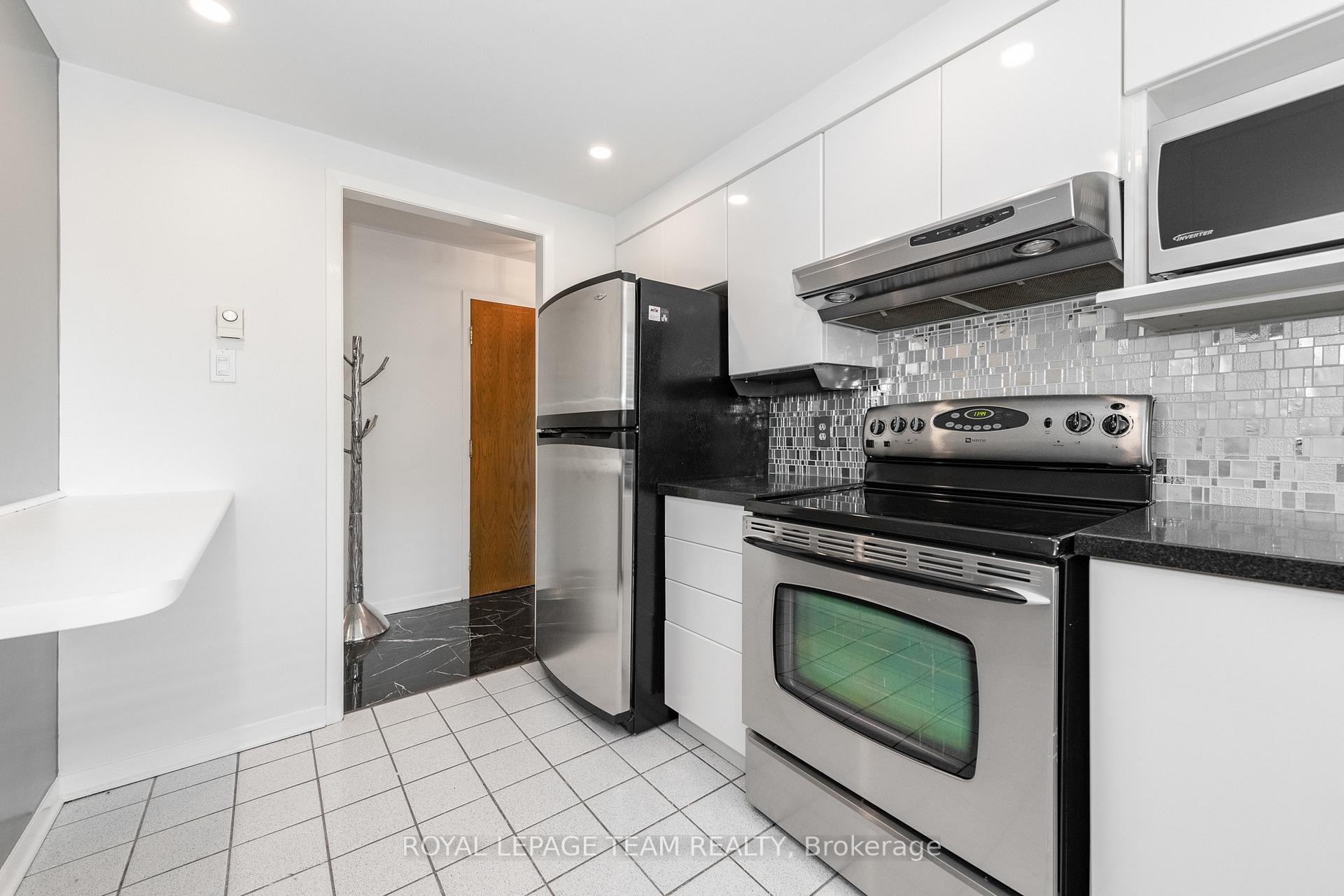 Photo 5 of Unit 105, 939 North River Road, Ottawa, Overbrook — HOMEH
