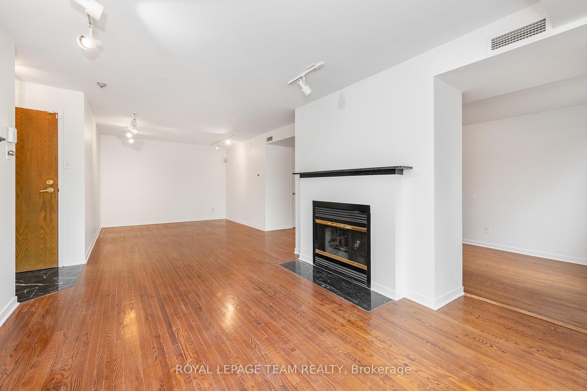 Photo 9 of Unit 105, 939 North River Road, Ottawa, Overbrook — HOMEH
