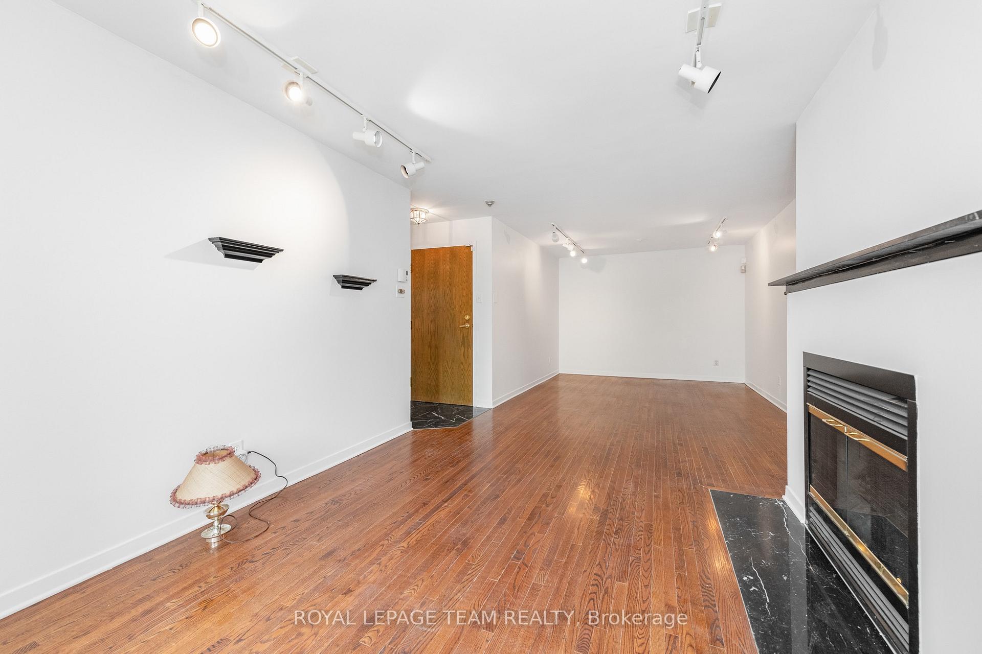 Photo 10 of Unit 105, 939 North River Road, Ottawa, Overbrook — HOMEH