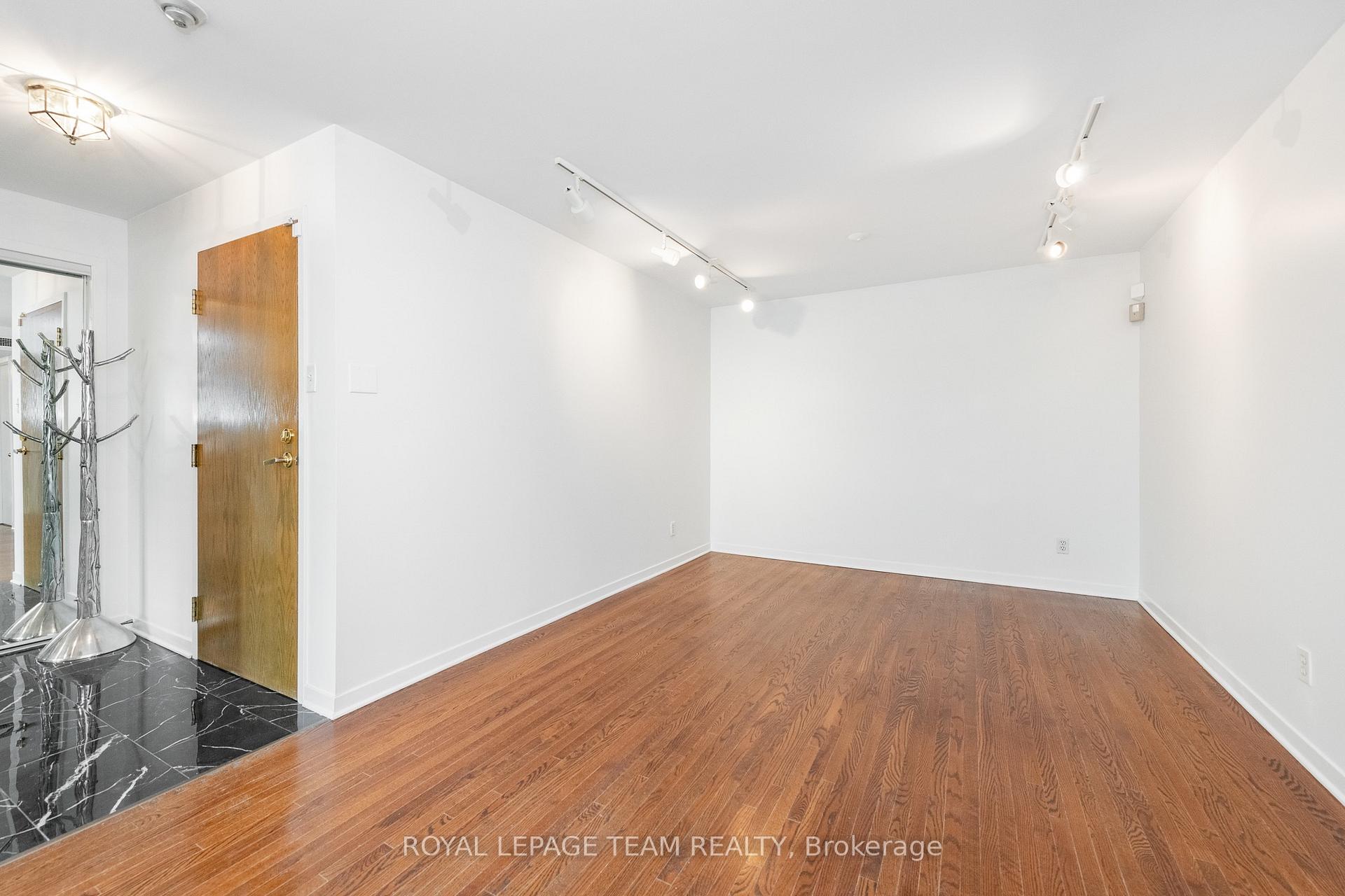 Photo 11 of Unit 105, 939 North River Road, Ottawa, Overbrook — HOMEH
