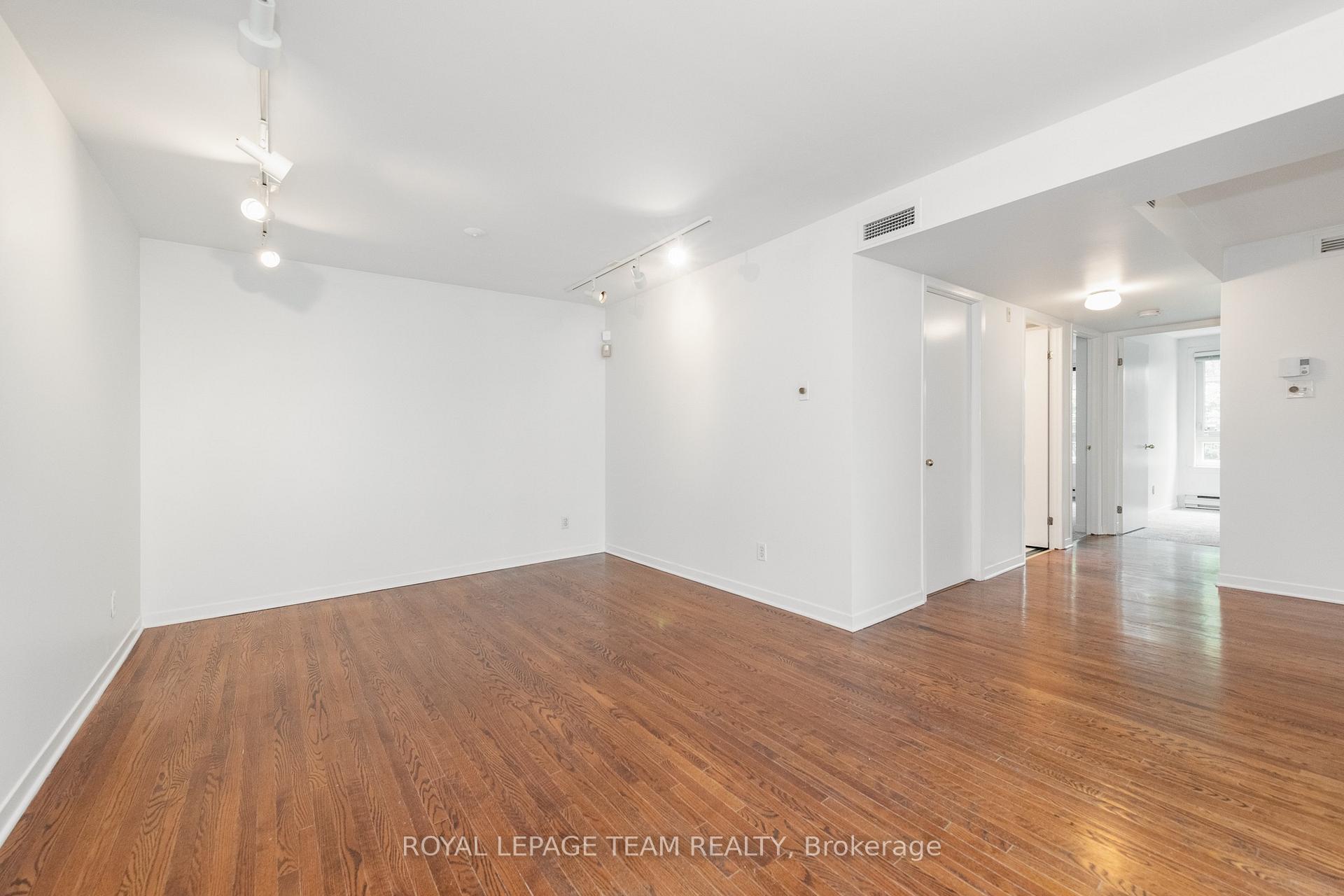 Photo 12 of Unit 105, 939 North River Road, Ottawa, Overbrook — HOMEH