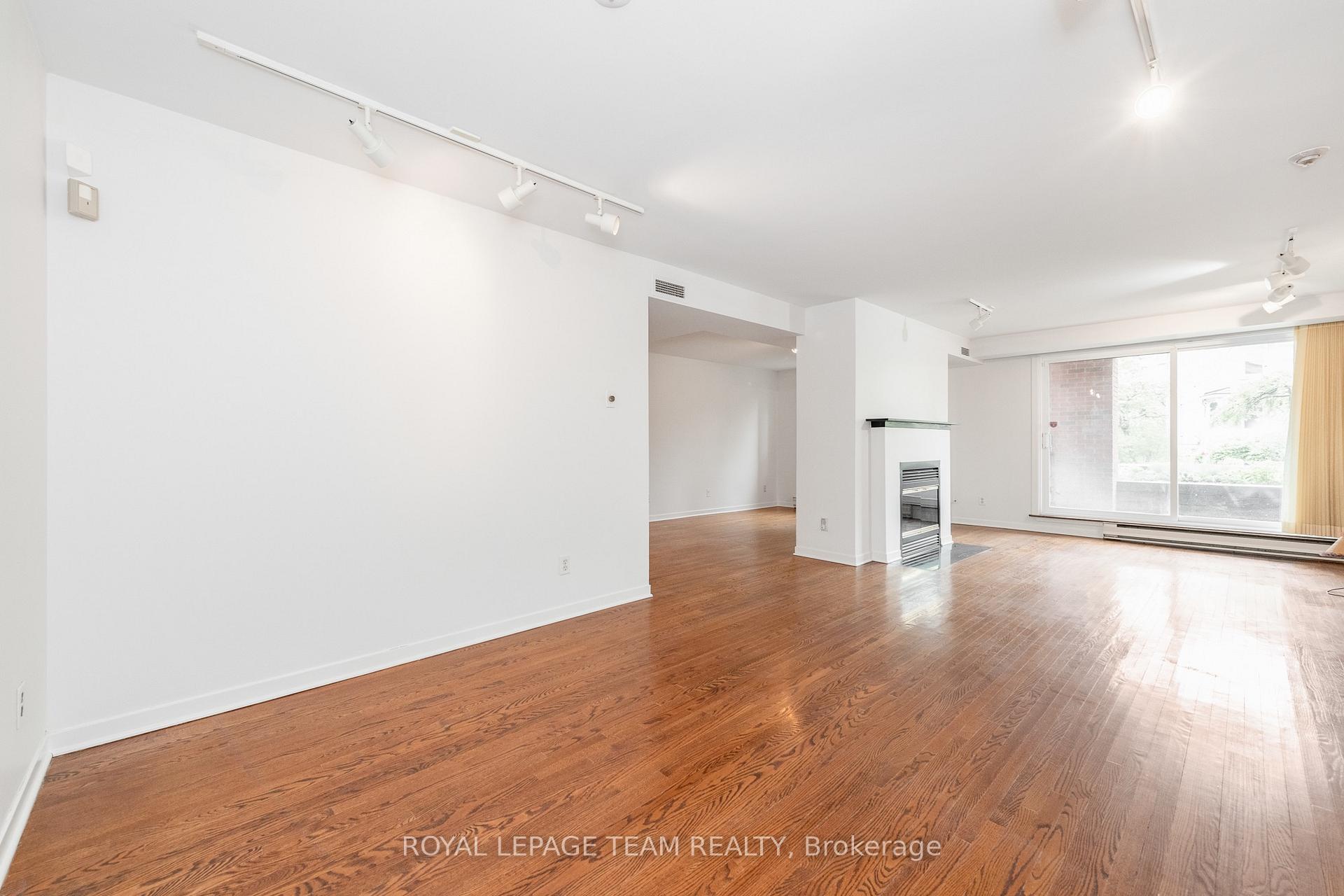 Photo 13 of Unit 105, 939 North River Road, Ottawa, Overbrook — HOMEH