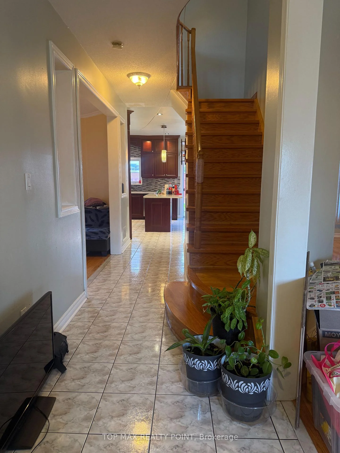 Photo 3 of 15 Carrie Crescent, Brampton, Fletcher's West — HOMEH