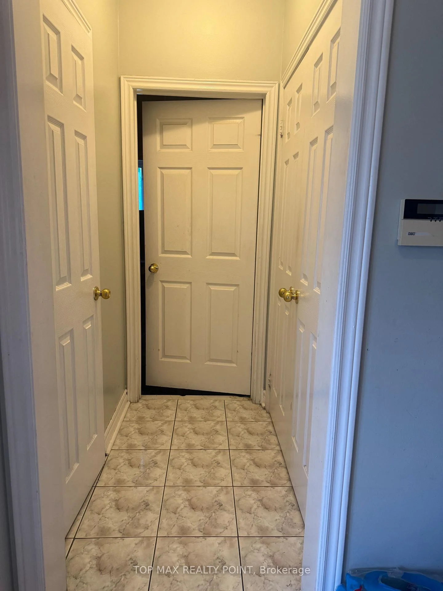 Photo 4 of 15 Carrie Crescent, Brampton, Fletcher's West — HOMEH