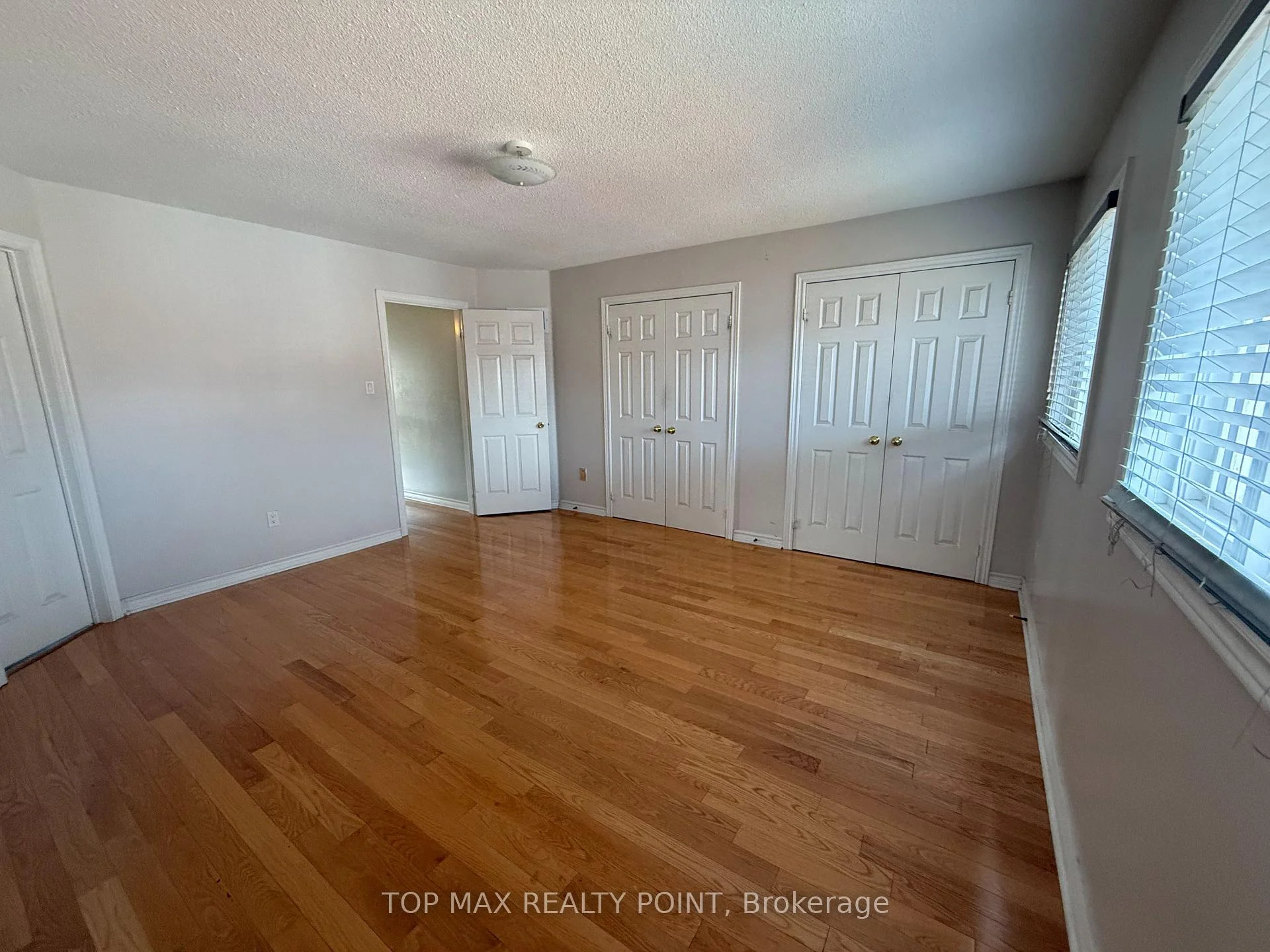 Photo 9 of 15 Carrie Crescent, Brampton, Fletcher's West — HOMEH
