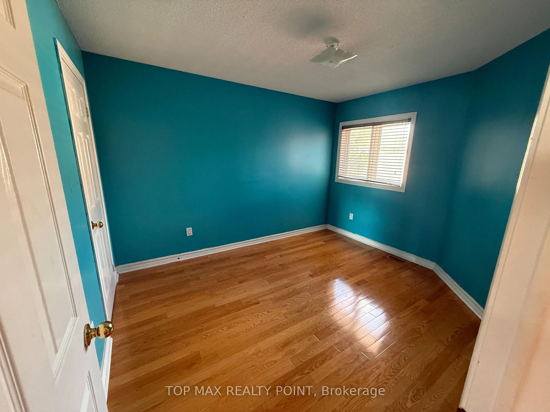 Photo 11 of 15 Carrie Crescent, Brampton, Fletcher's West — HOMEH