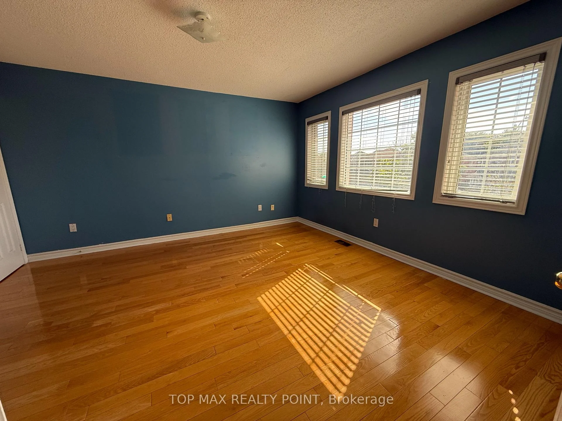 Photo 12 of 15 Carrie Crescent, Brampton, Fletcher's West — HOMEH