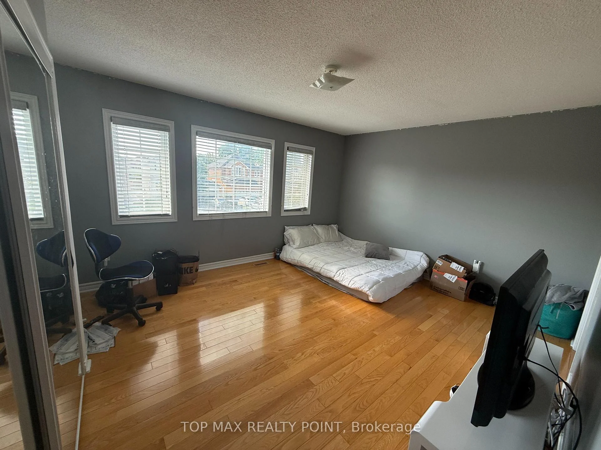 Photo 13 of 15 Carrie Crescent, Brampton, Fletcher's West — HOMEH
