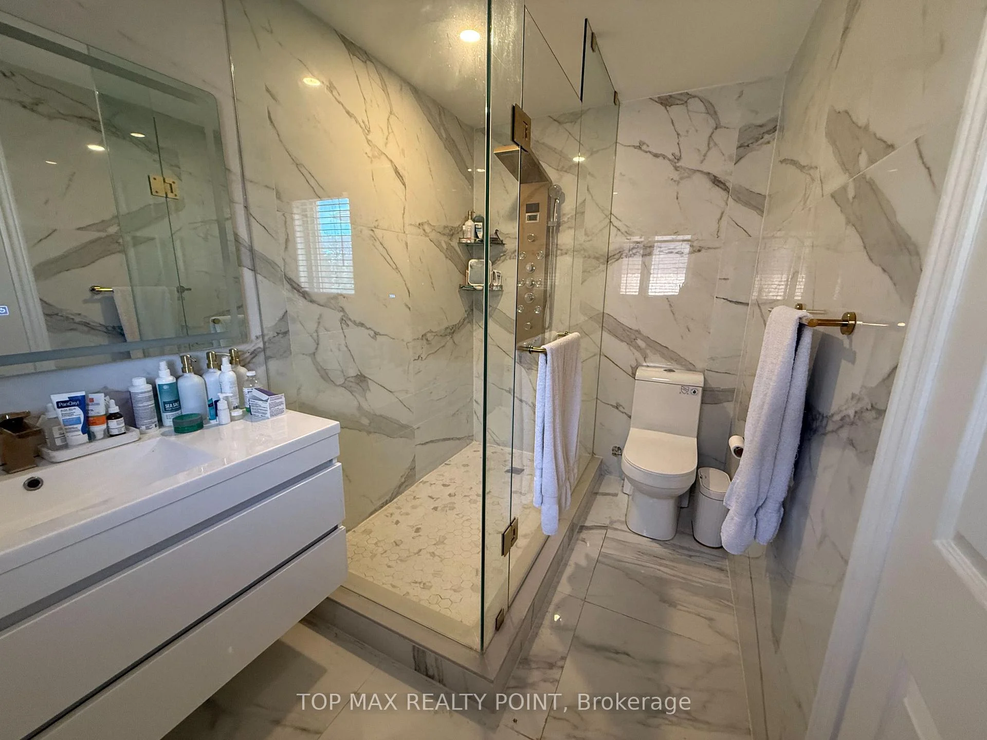 Photo 14 of 15 Carrie Crescent, Brampton, Fletcher's West — HOMEH