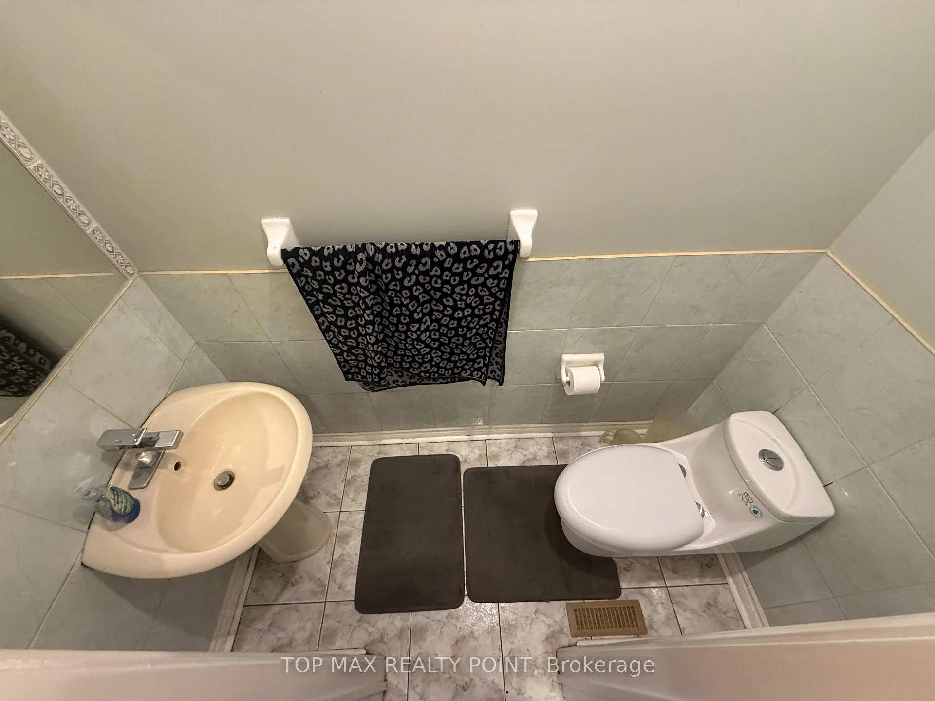 Photo 17 of 15 Carrie Crescent, Brampton, Fletcher's West — HOMEH