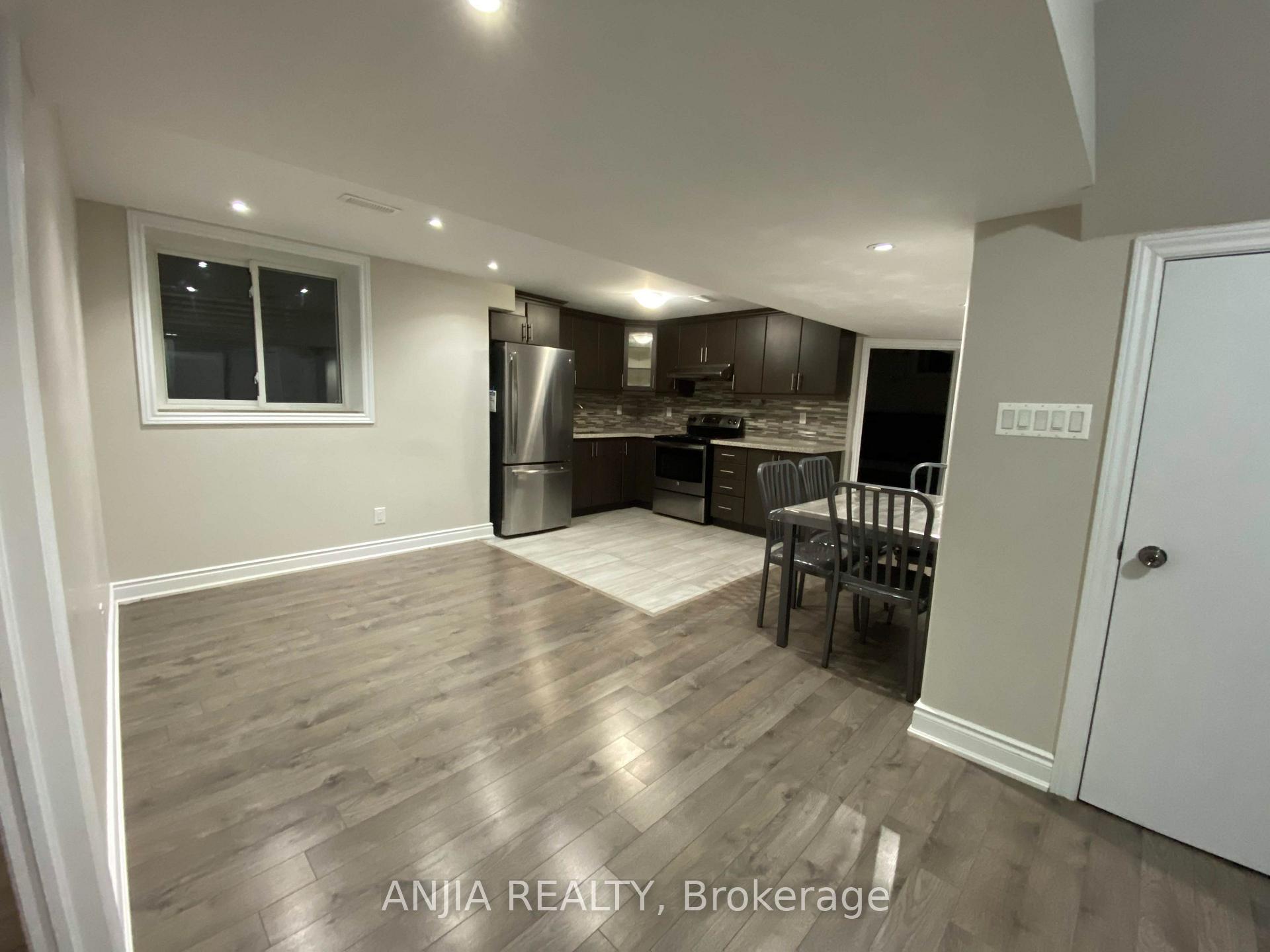 Photo 3 of 46 Rampart Drive, Brampton, Vales of Castlemore North — HOMEH