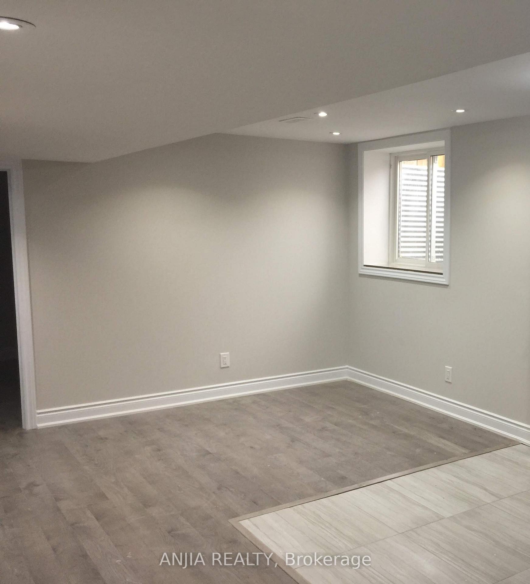 Photo 4 of 46 Rampart Drive, Brampton, Vales of Castlemore North — HOMEH