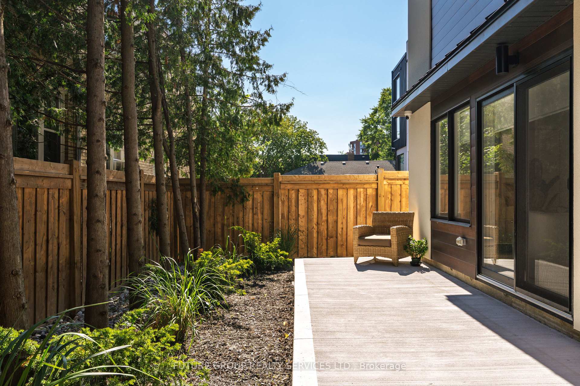 Photo 2 of Unit Unit 5, 103 Cavell Avenue, Etobicoke, Mimico — HOMEH