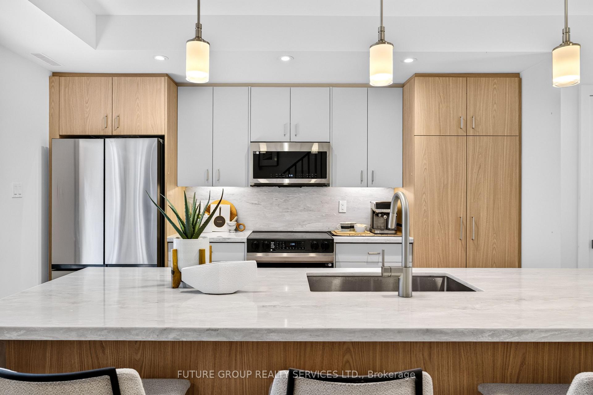 Photo 6 of Unit Unit 5, 103 Cavell Avenue, Etobicoke, Mimico — HOMEH