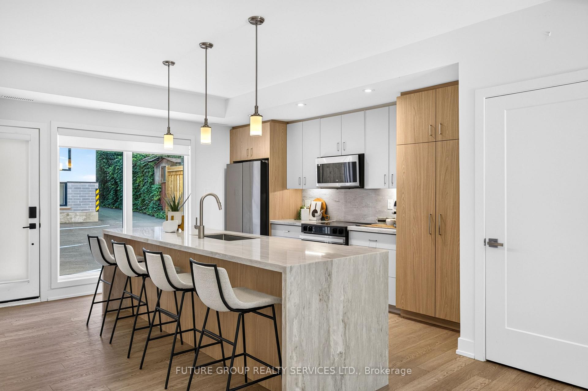 Photo 7 of Unit Unit 5, 103 Cavell Avenue, Etobicoke, Mimico — HOMEH
