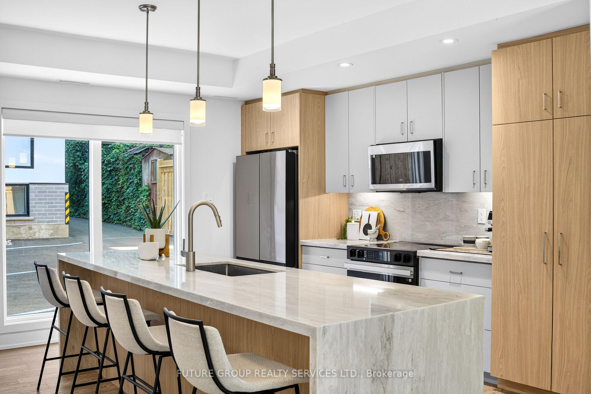Photo 8 of Unit Unit 5, 103 Cavell Avenue, Etobicoke, Mimico — HOMEH