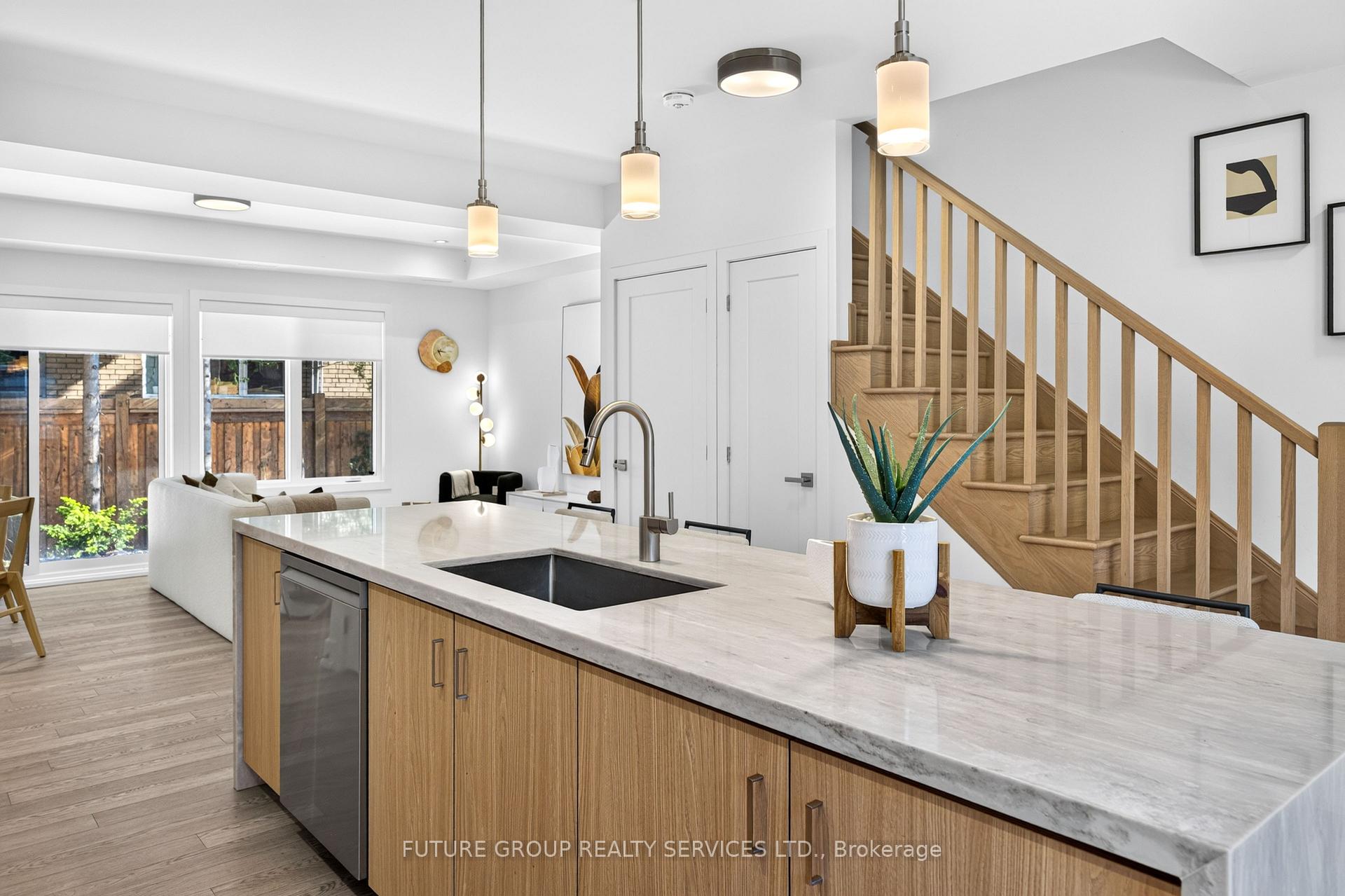 Photo 10 of Unit Unit 5, 103 Cavell Avenue, Etobicoke, Mimico — HOMEH