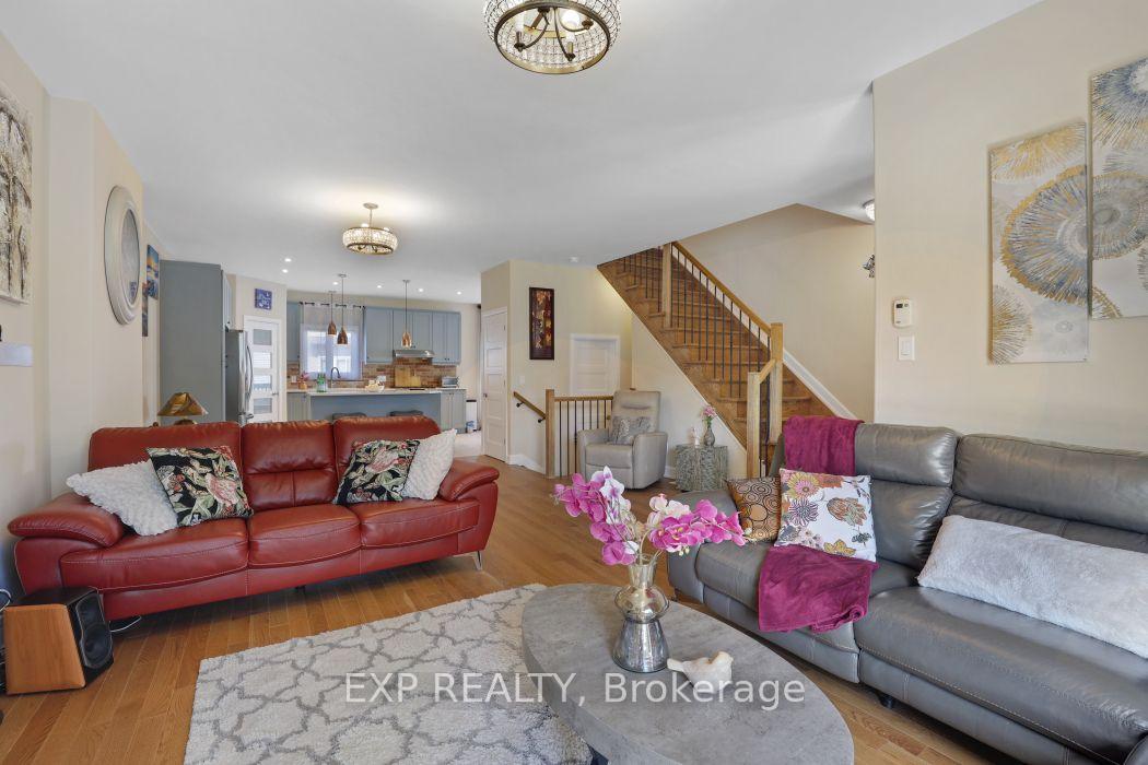 Photo 19 of 225 Sunset Crescent, Russell, Russell Twp — HOMEH