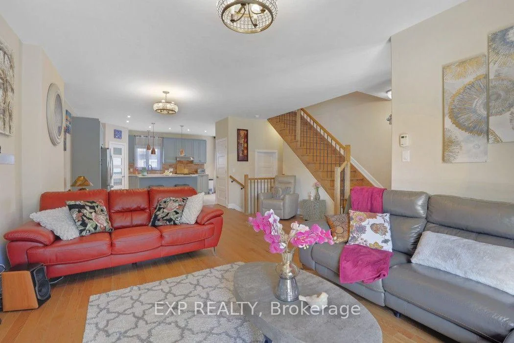 Photo 18 of 225 Sunset Crescent, Russell, Russell Twp — HOMEH