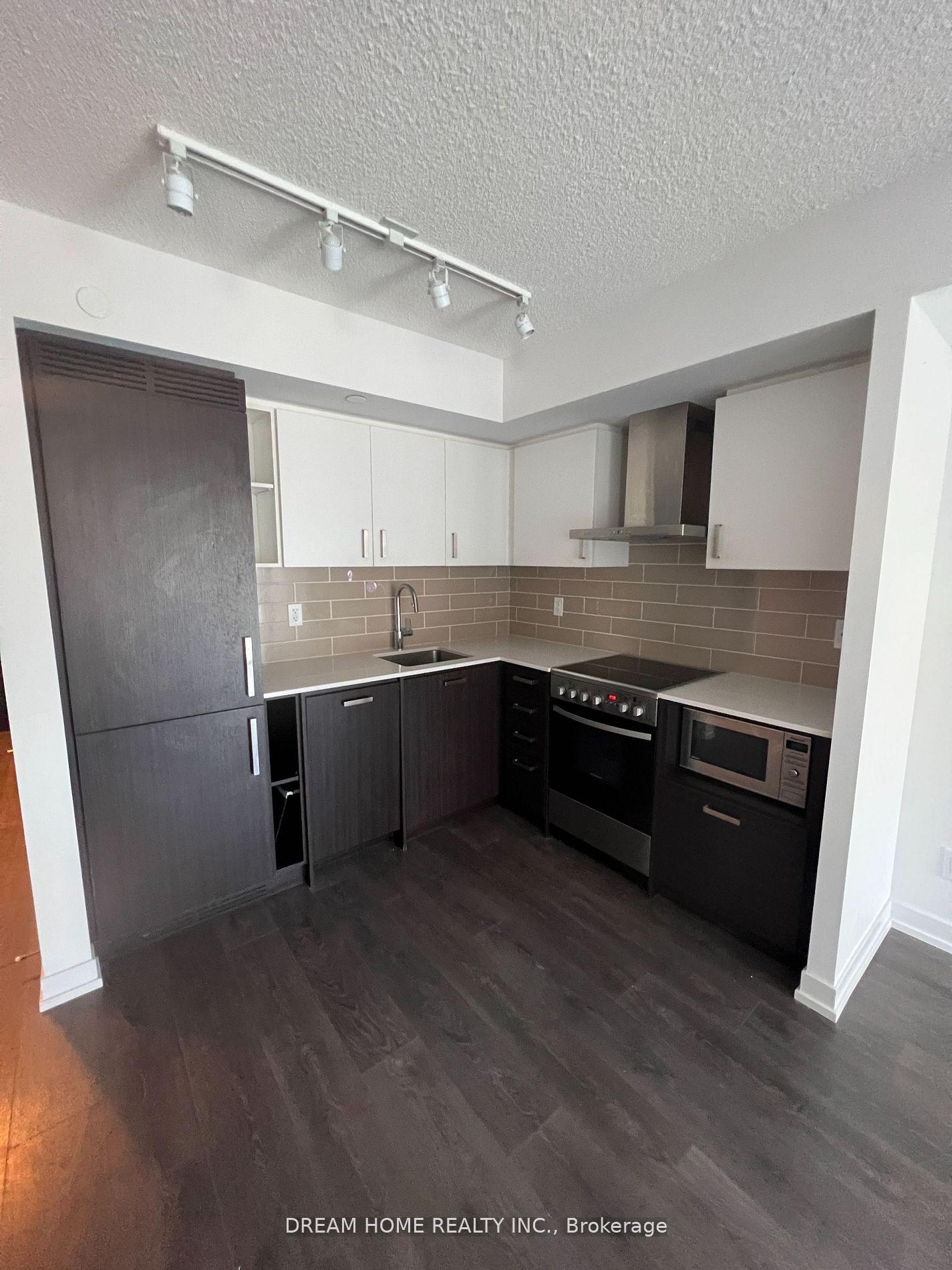 Photo 3 of Unit 1407, 125 redpath Avenue, Toronto, Mount Pleasant West — HOMEH