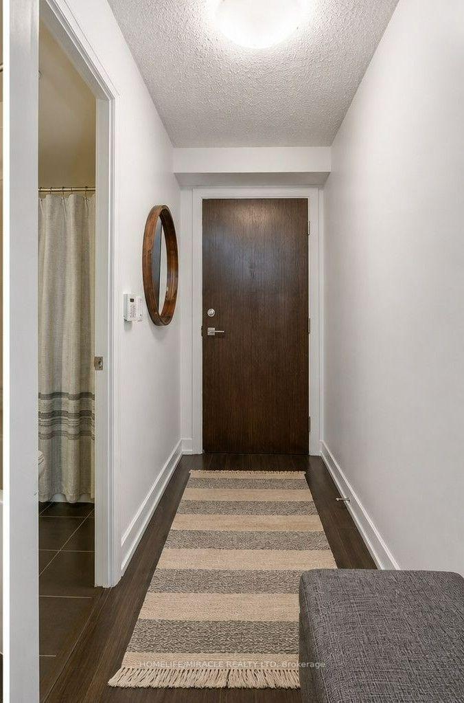 Photo 5 of Unit 824, 2 Eva Road, Etobicoke, Etobicoke West Mall — HOMEH